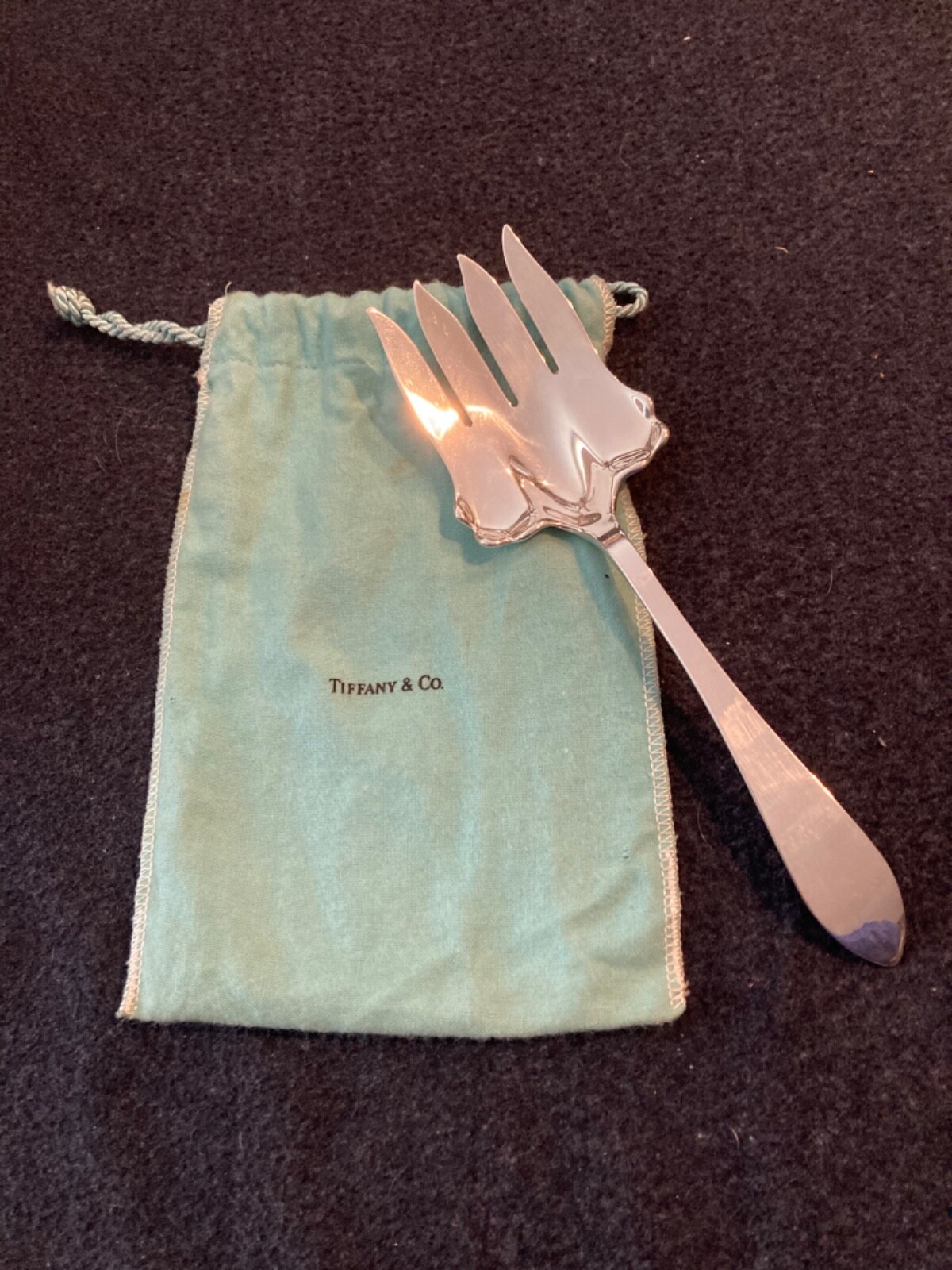 Tiffany & Co Sterling Silver QUEEN ANNE LG FISH SERVING FORK JUST PLAIN ELEGANT