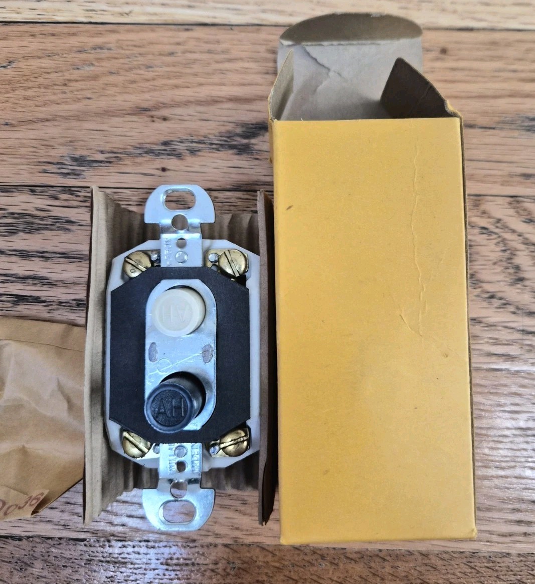 Vintage Arrow H&H Push Button Porcelain Light Switch Single-Pole NEW in Box NOS