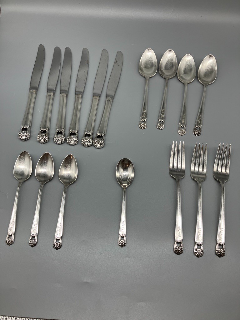 LOT OF 17 ROGERS BROS ETERNALLY YOURS SILVERPLATE FLATWARE HR INITIALS