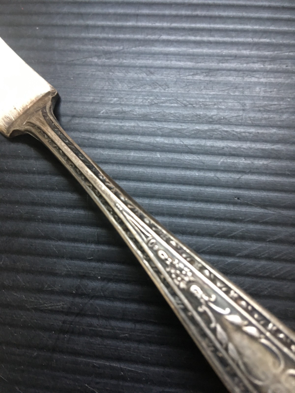 Antique 1900s unmarked Silver-plated Butter Knife Ornate Handle 7.25″L x 1″W