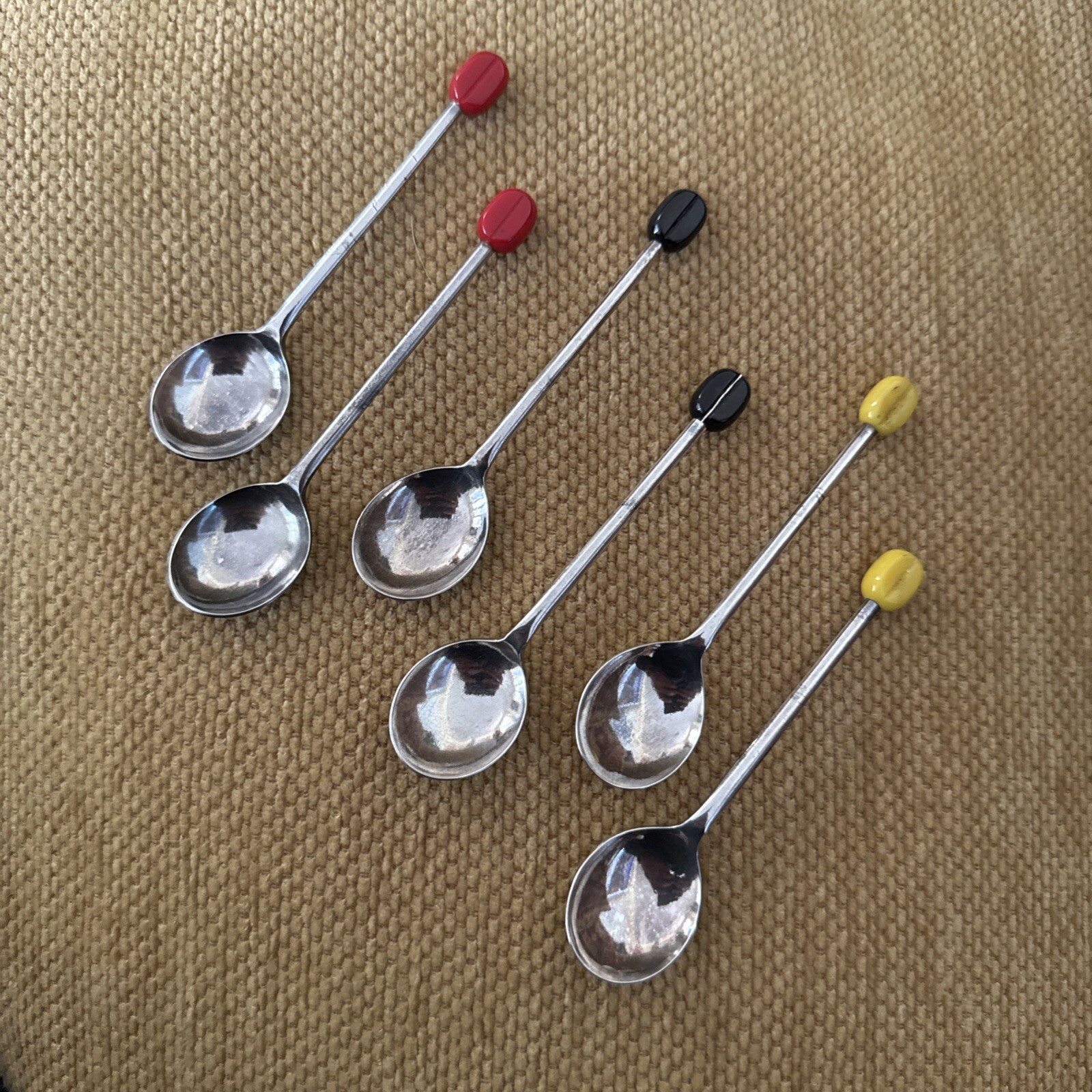 6x Vintage Spoons Coffee Bean EPNS Teaspoons – X2 Red X2 Black X2 Yellow.