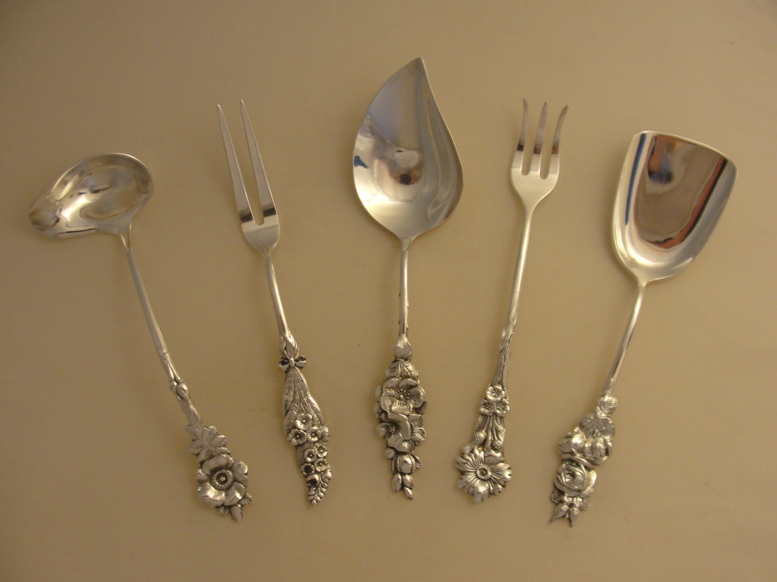 5 REED & BARTON FLORAL HARLEQUIN SILVER PLATE COCKTAIL SPOONS AND FORKS LOT *32