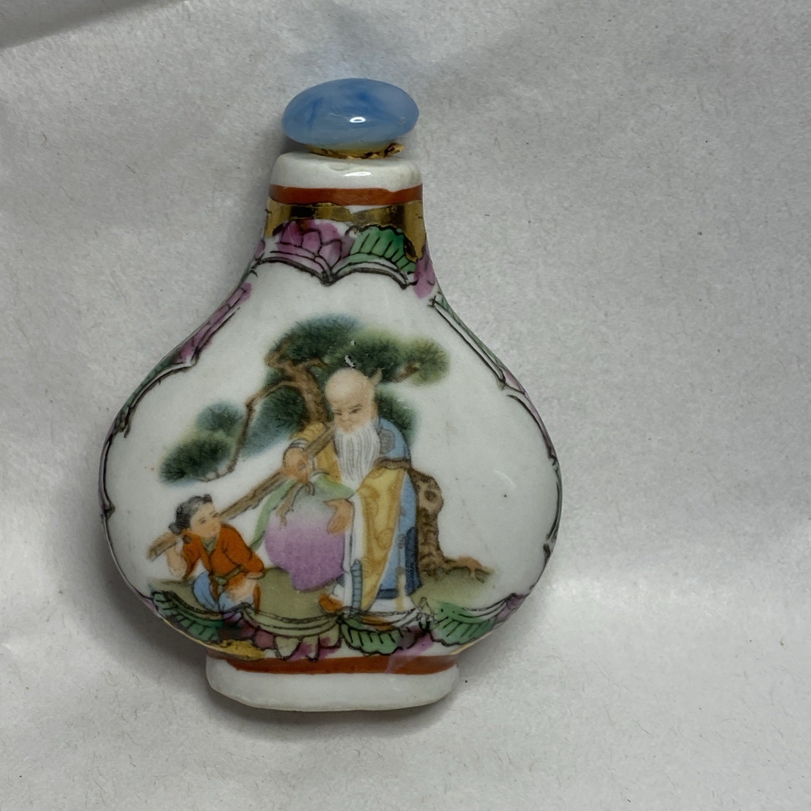 Vintage Chinese Snuff Bottle. No Chips Or Cracks. Nice Little Treasure. See Pics