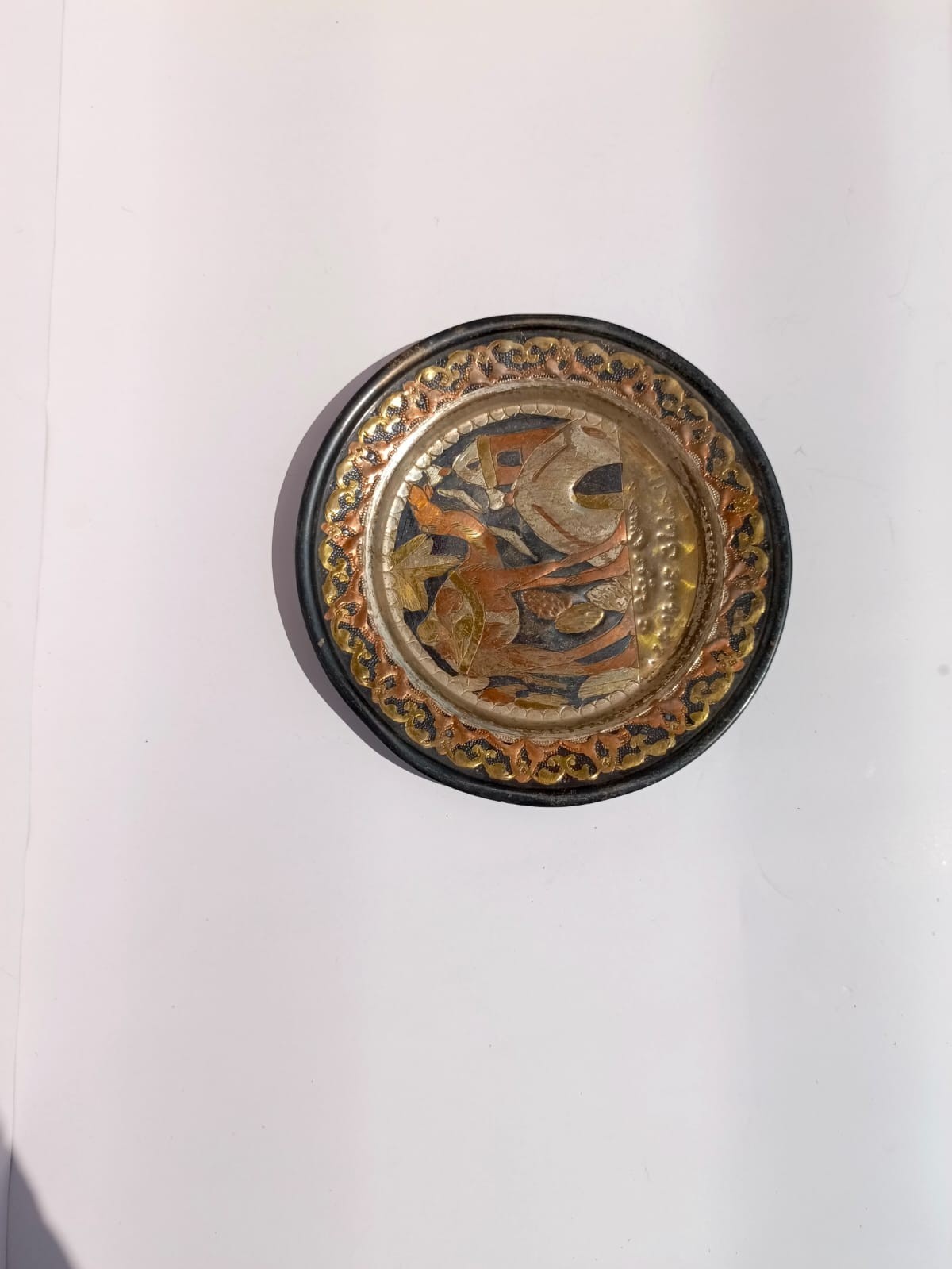 Vintage Damascus Mixed Metal Wall Plate Hand Engraved Brass Copper Art 7″ 138g