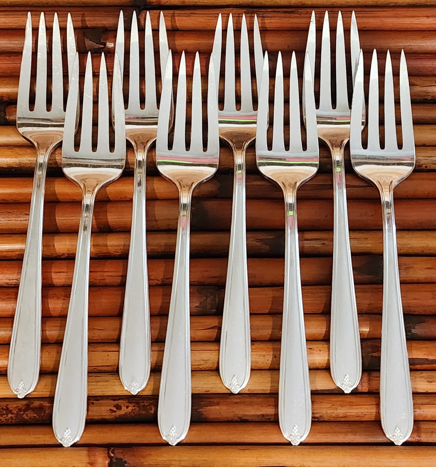 8 Prestige Plate Longchamps Chaumont Salad Forks 6 3/8″ Oneida Silverplate