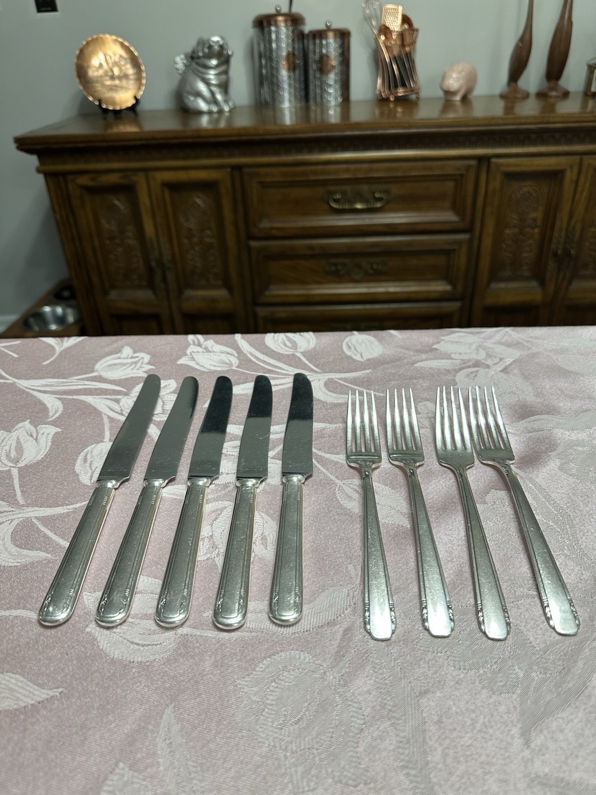 Oneida Community “Elaine” Tudor Silver Plate 1926 5 Knives, 4 Forks~ Lot Of 9 Pc