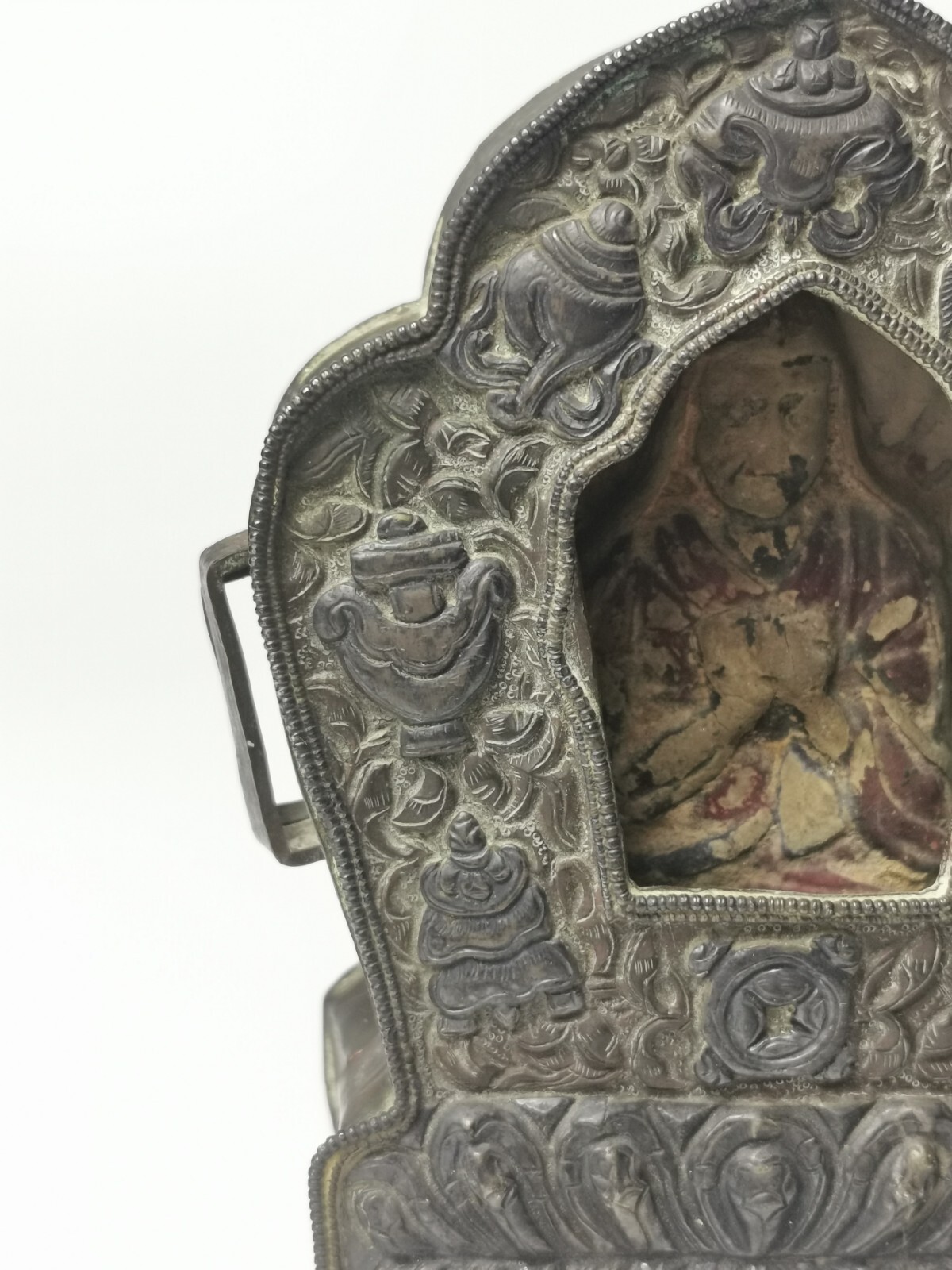 18/19th century Tibetan/Mongolian bronze Gau box filled exact Tsongkapa statue