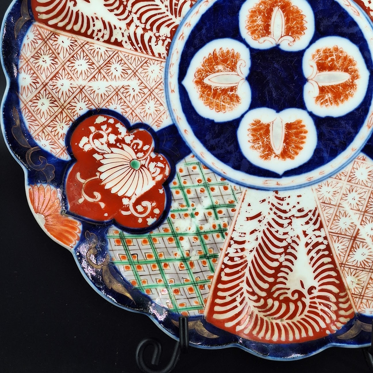Antique Imari Style Scalloped Plate Polychrome Cobalt Blue Red Gold Japan READ