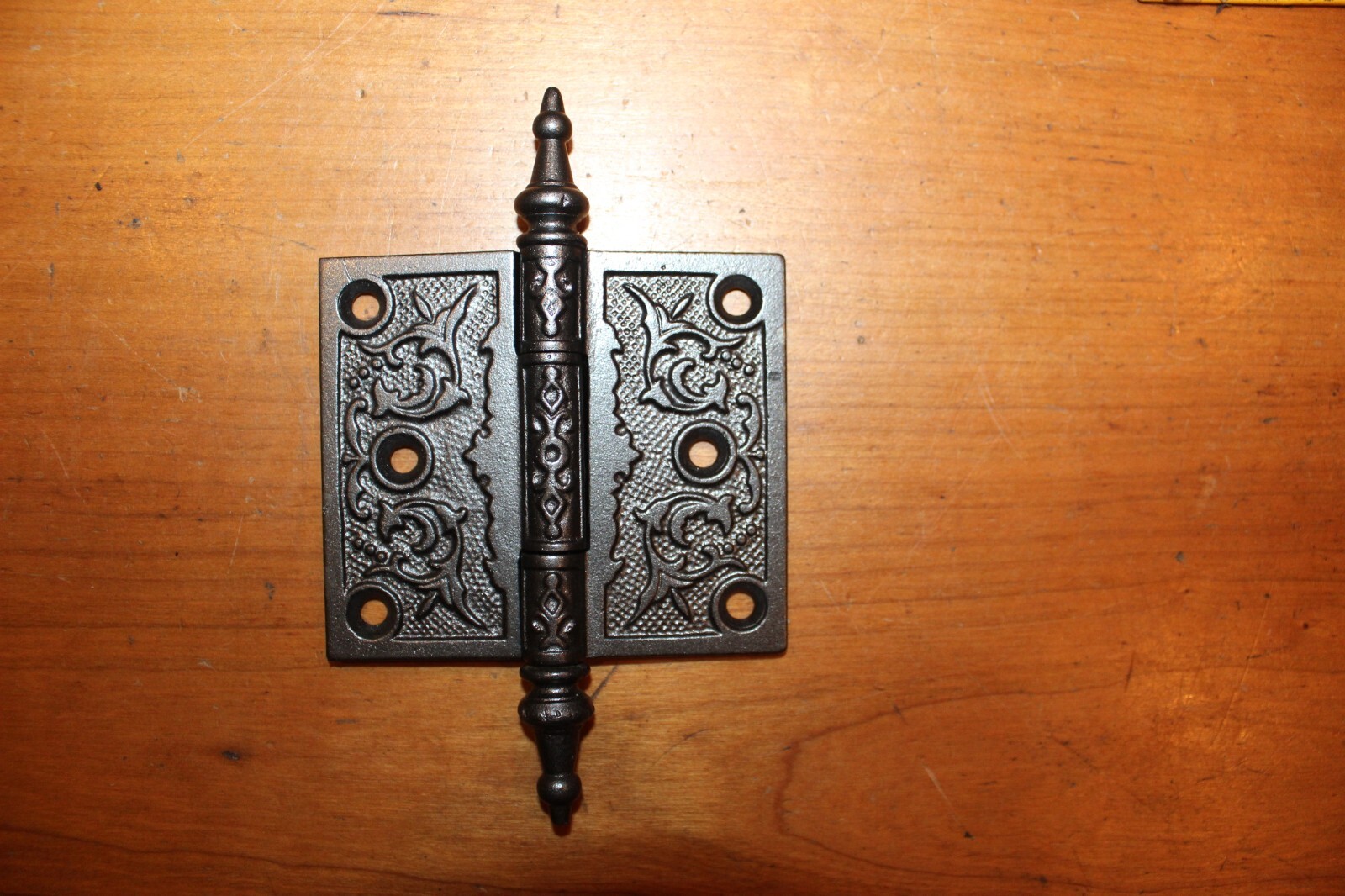3-1/2″ x 3-1/2″ Steeple Tipped Ornate Cast Iron Victorian Hinge E-12