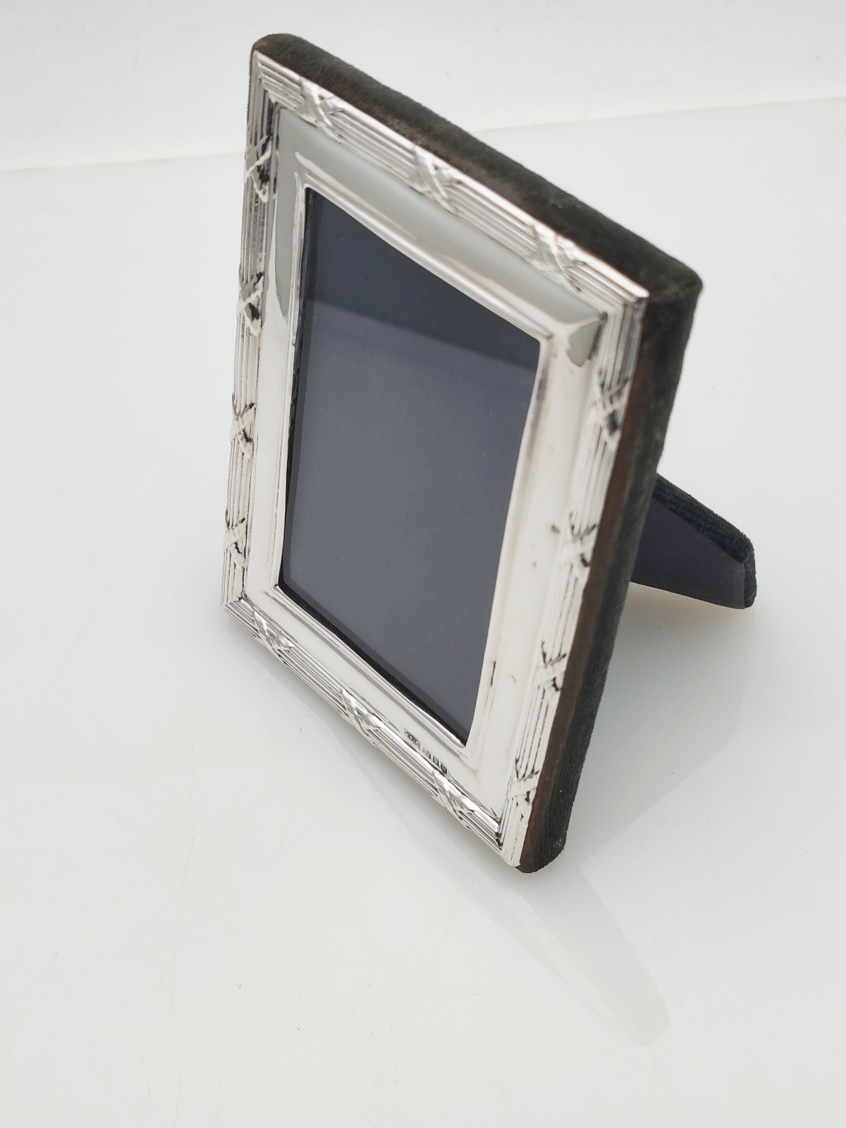Sterling Silver Small Easel Photo Frame – London 1987 Reed & Ribbon