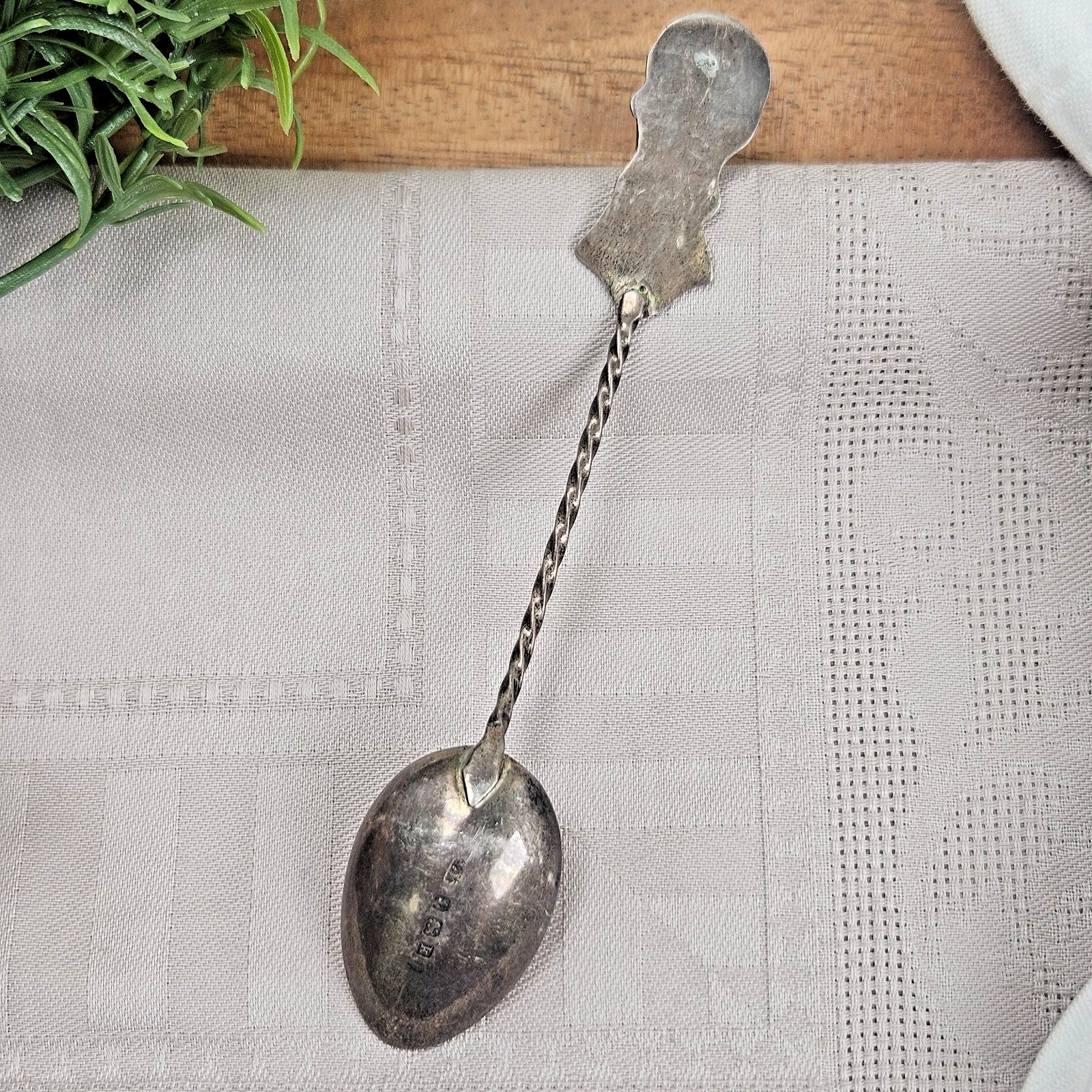 1909 Robert Burns Scottish Poet Sterling Silver Souvenir Bust Spoon JAMES FENTON