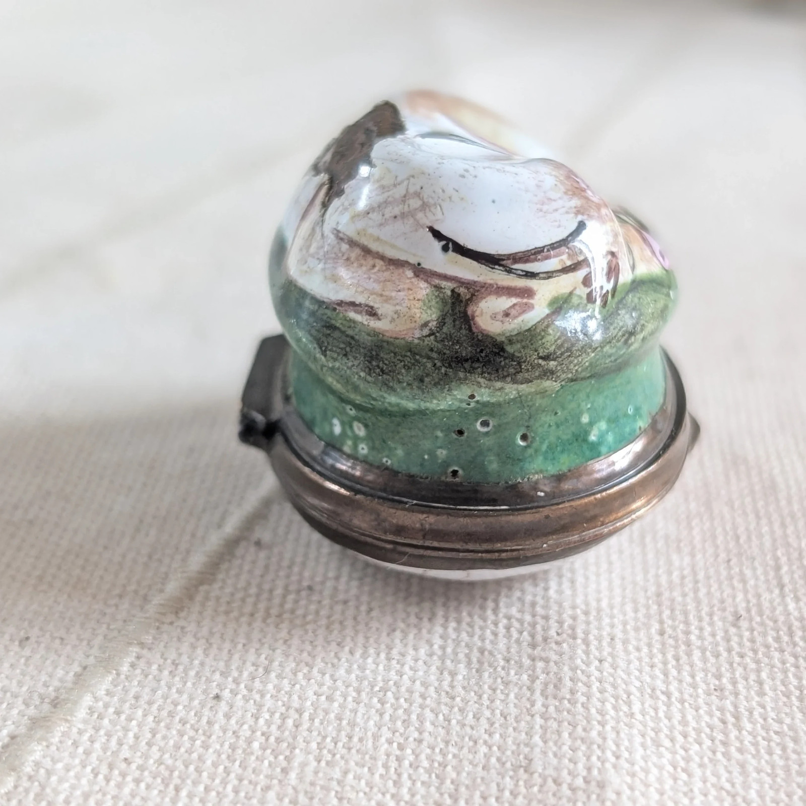 GEORGIAN BILSTON ENAMEL PATCH BOX BULL TOKEN OF REGARD 1780S ANTIQUE PRE-1800