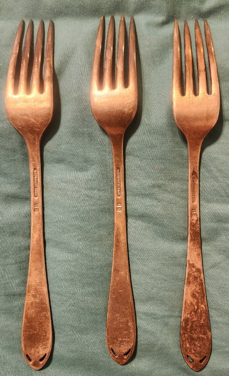 1847 Rogers Bros Floral Pattern Silverplate Set Of 3 Dinner Forks Tarnished VNTG