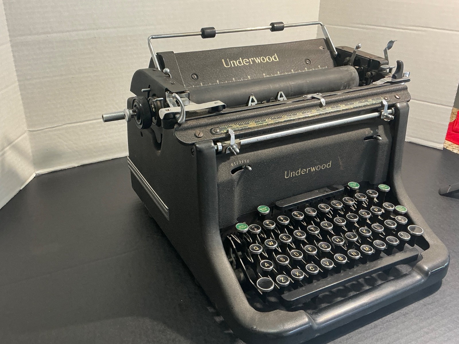ANTIQUE 1940’S Underwood “Bulletin” Champion 6-11 Desk Typewriter