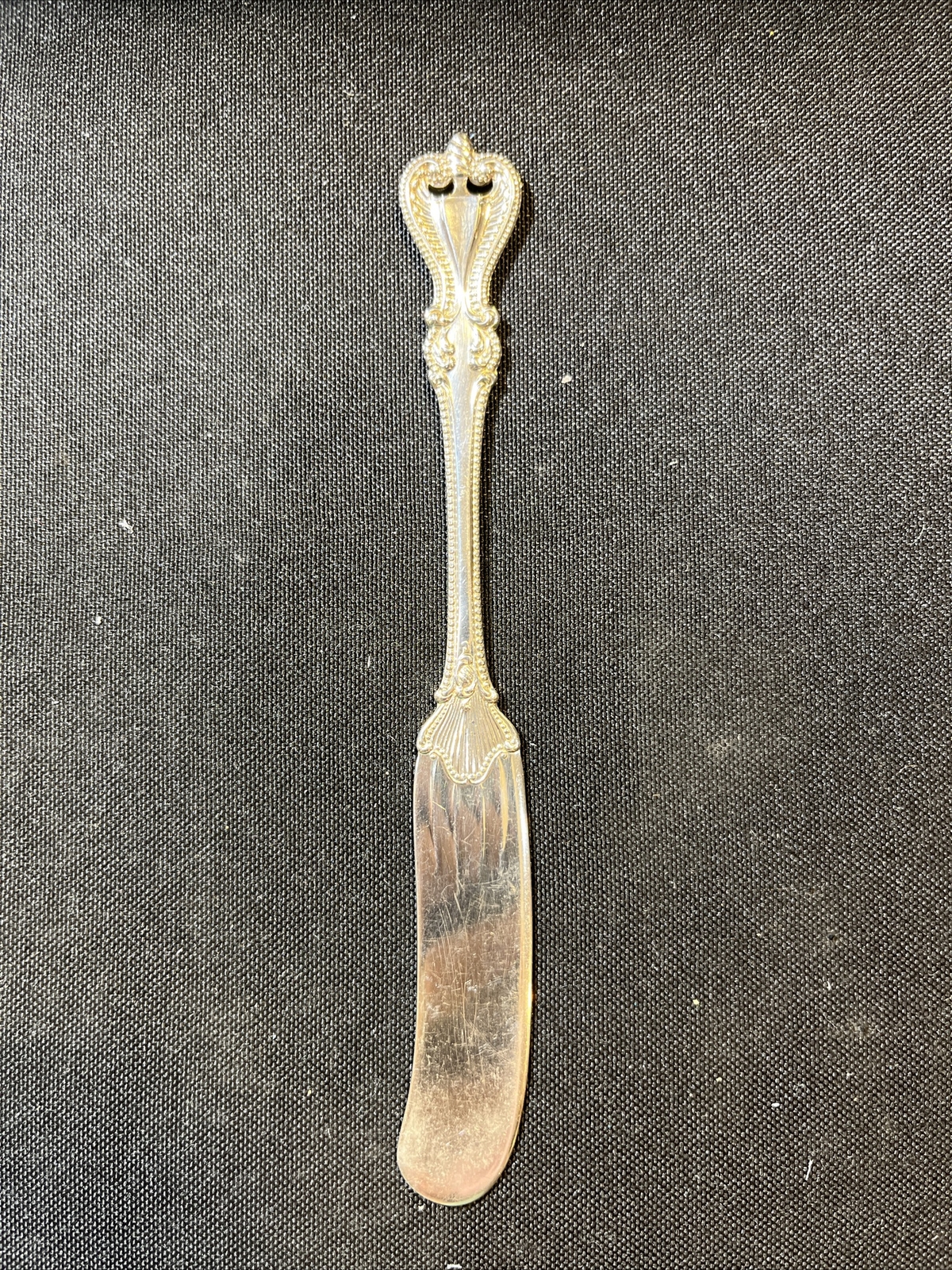 One, Towle Old Colonial Sterling Flat Handle Butter Knife Monogramed 22 Grams ML