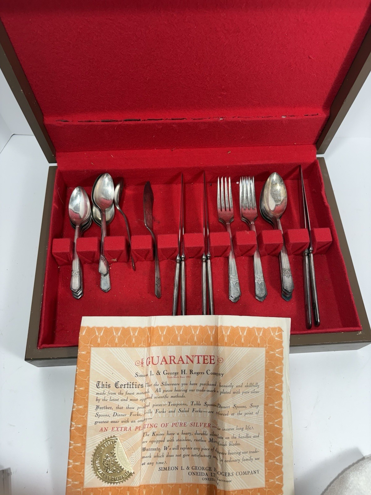 32 Piece Oneida S.L.& G.H.ROGERS CO SILVER Plate Set W/Case & Certificate READ*
