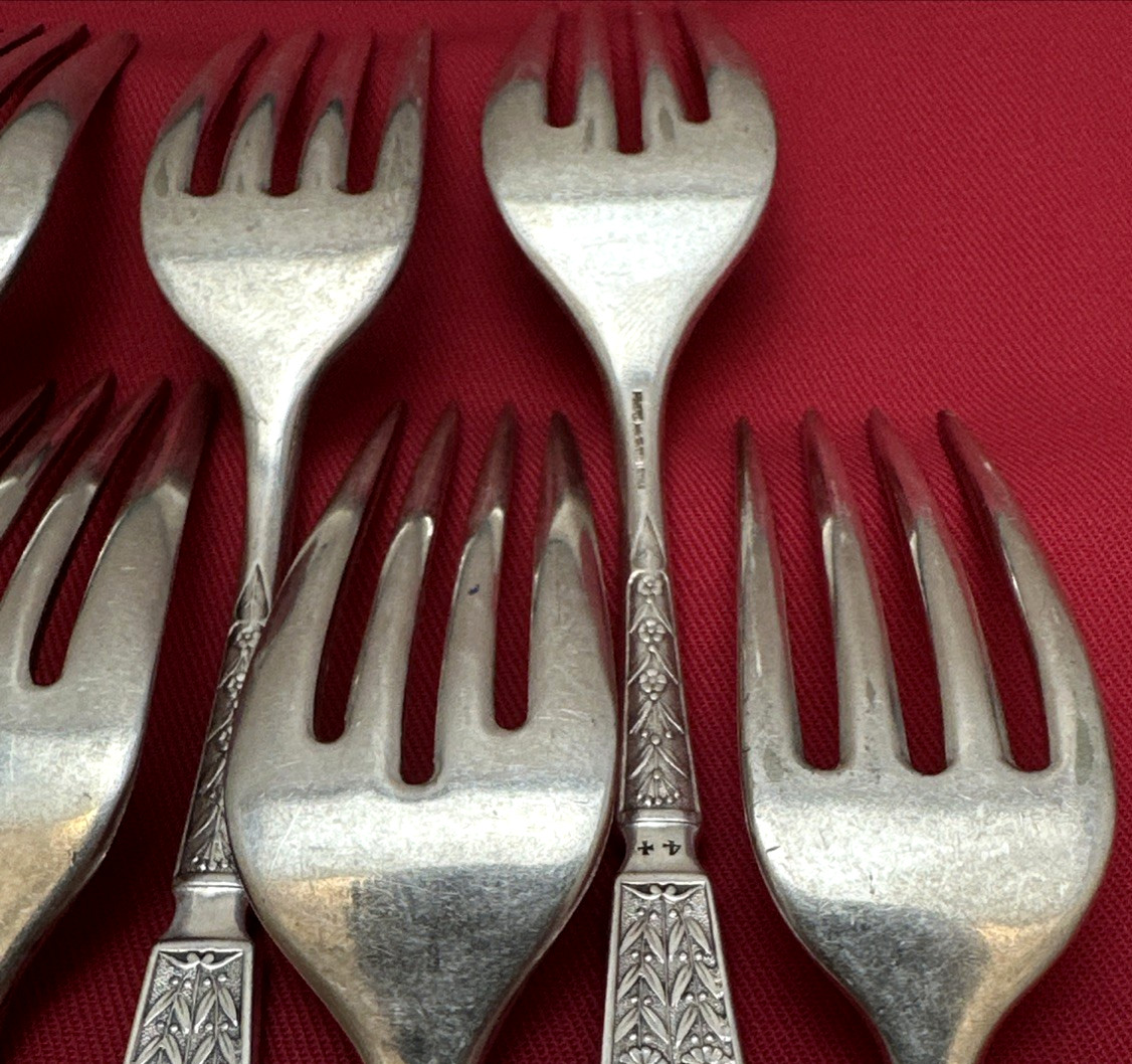 12 Pc 1879 UNIQUE Pattern (Name) Silverplated DINNER FORKS Wilcox Reed & Barton
