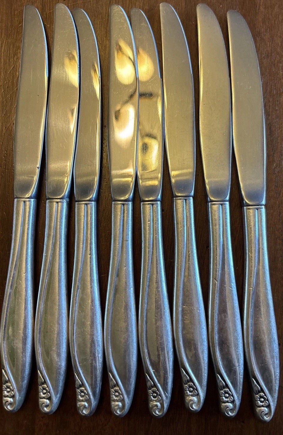 VTG Wm. Rogers Oneida Ltd Silverware Silver Plate Flowertime 8 Knife Knives Set
