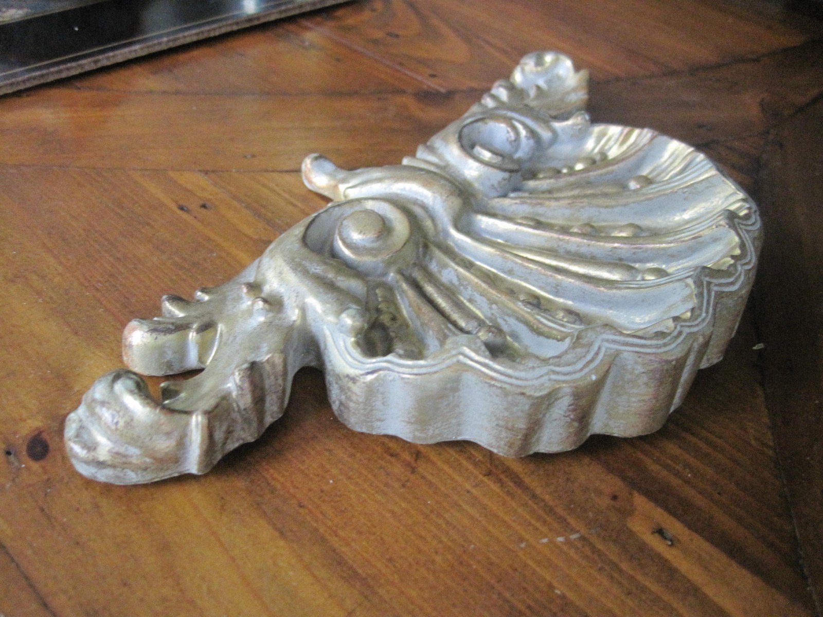 SHELL SHAPED PICTURE PEDIMENT BAROQUE TRADITIONAL SATIN GOLD 9.5 INCHES WIDE