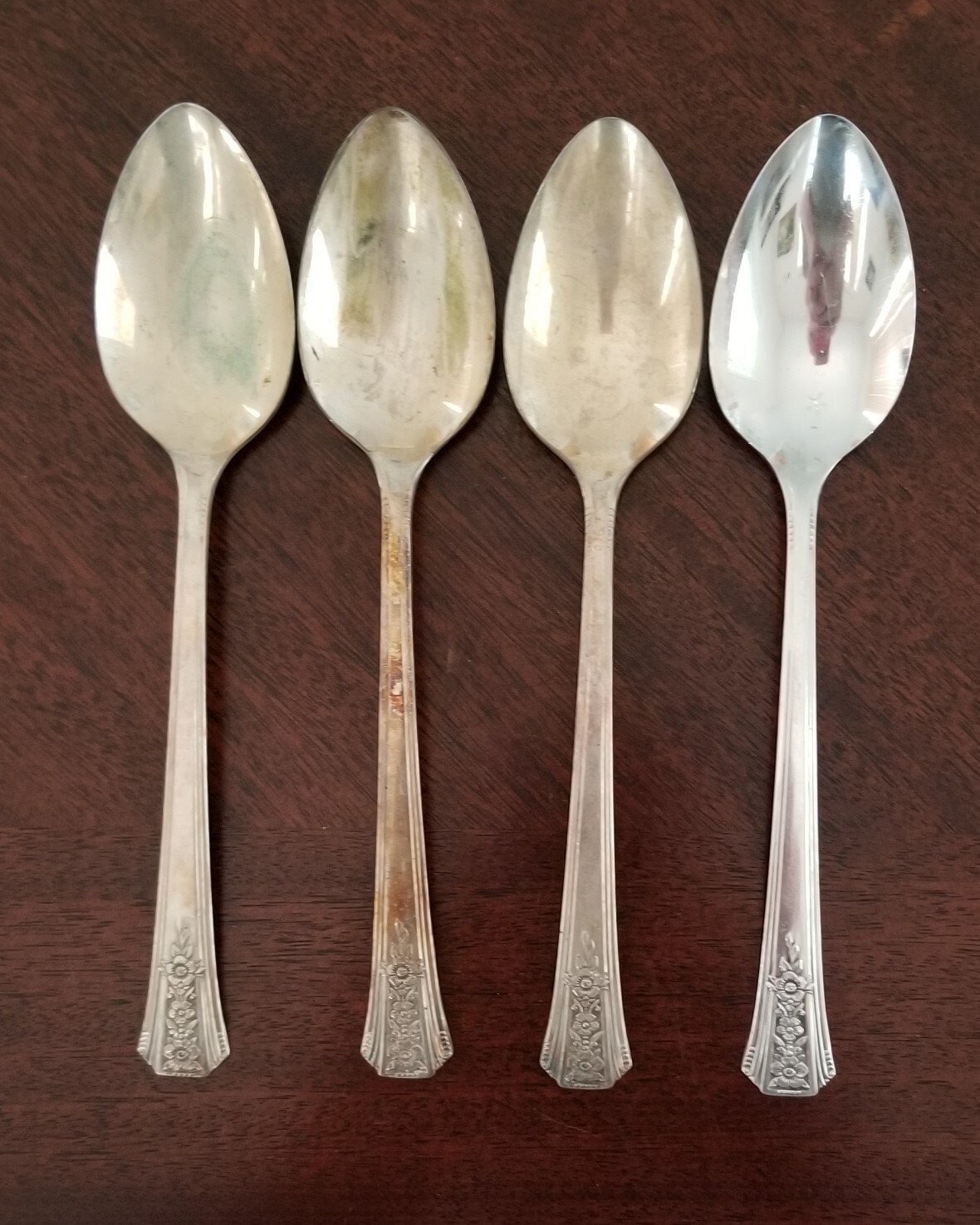 Lot of 4 Oneida Community Tudor Plate “Fortune” 1939 Oval Soup Spoons 7 1/8″