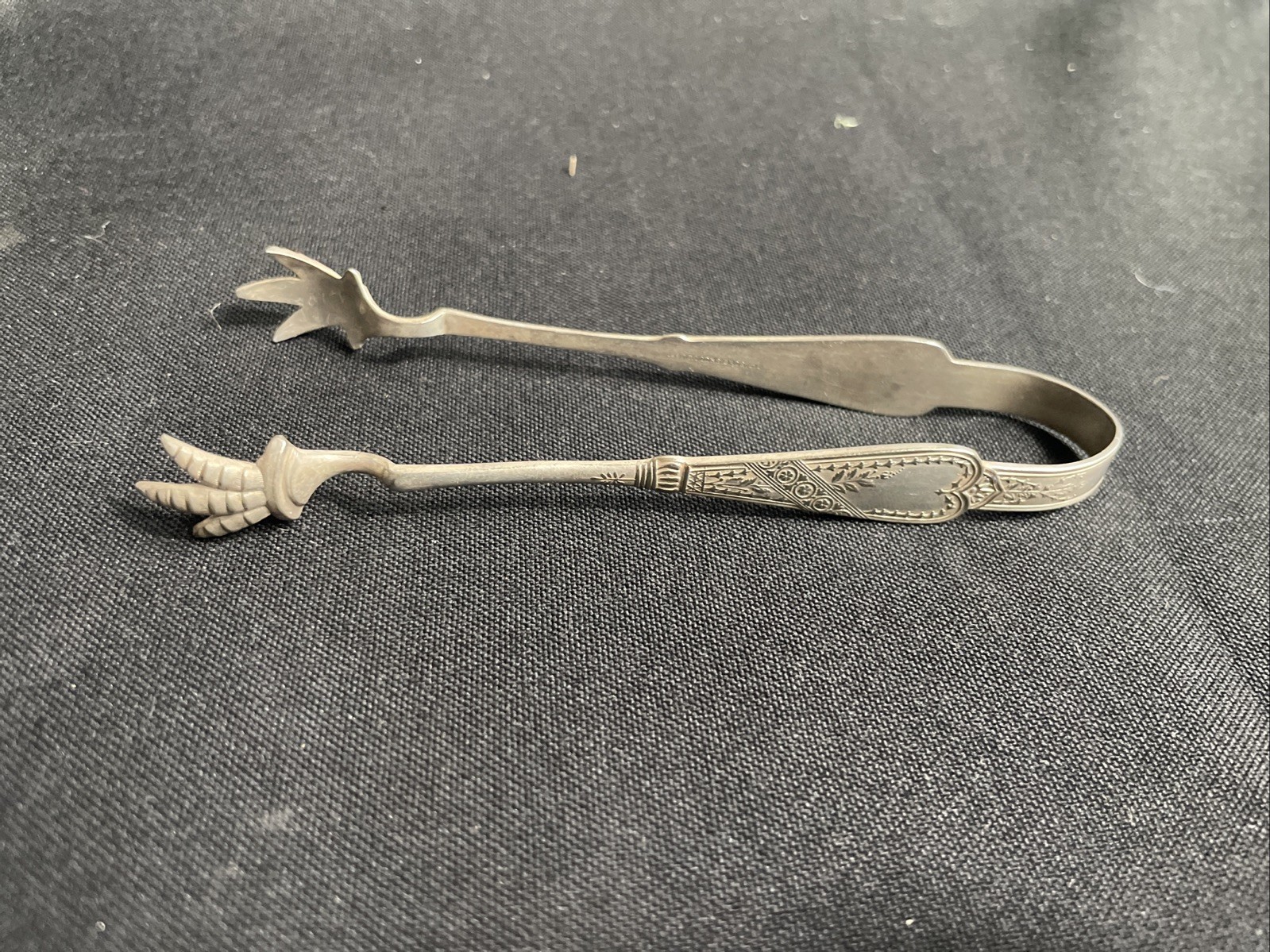 Clawfoot Tongs – 1847 ROGERS BROS A1 – Silverplate Sugar Tongs