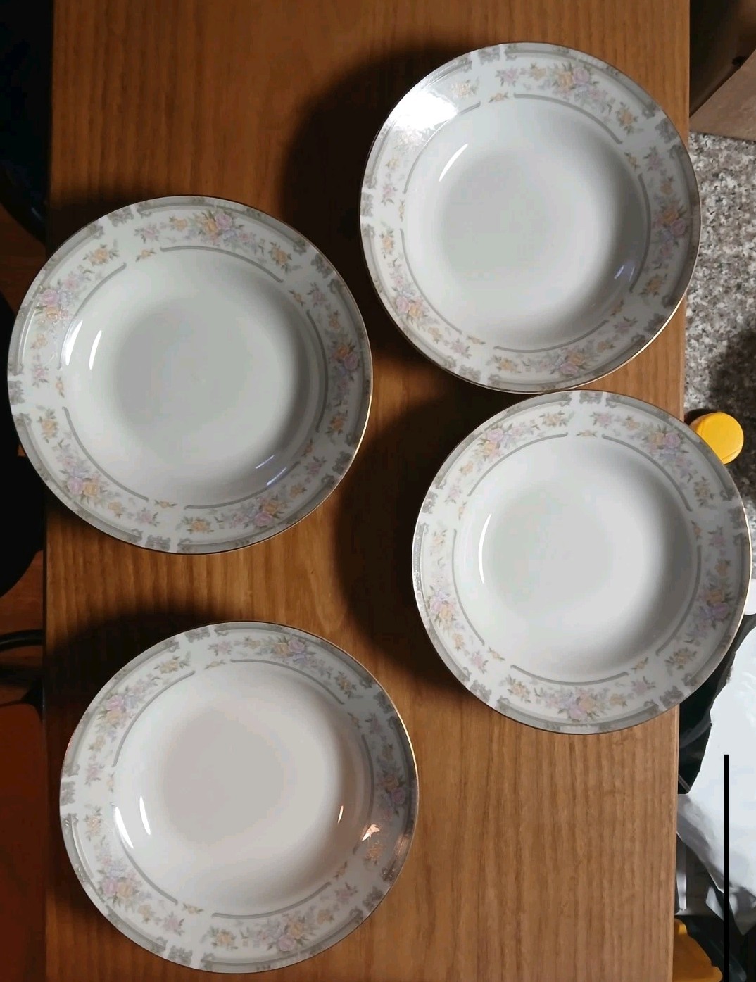 FARBERWARE Set of 4 Vintage 1992 Fine China White Floral Southampton Bowls 8″