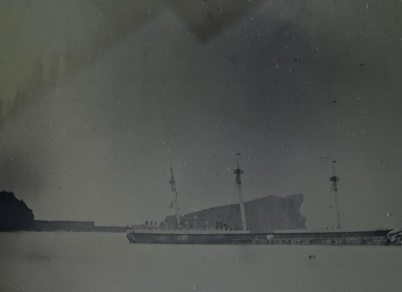 c. 1860 s NAUTICAL MARITIME 1/2 PLATE AMBROTYPE, SAILING SHIP VESSEL w SAILOR s