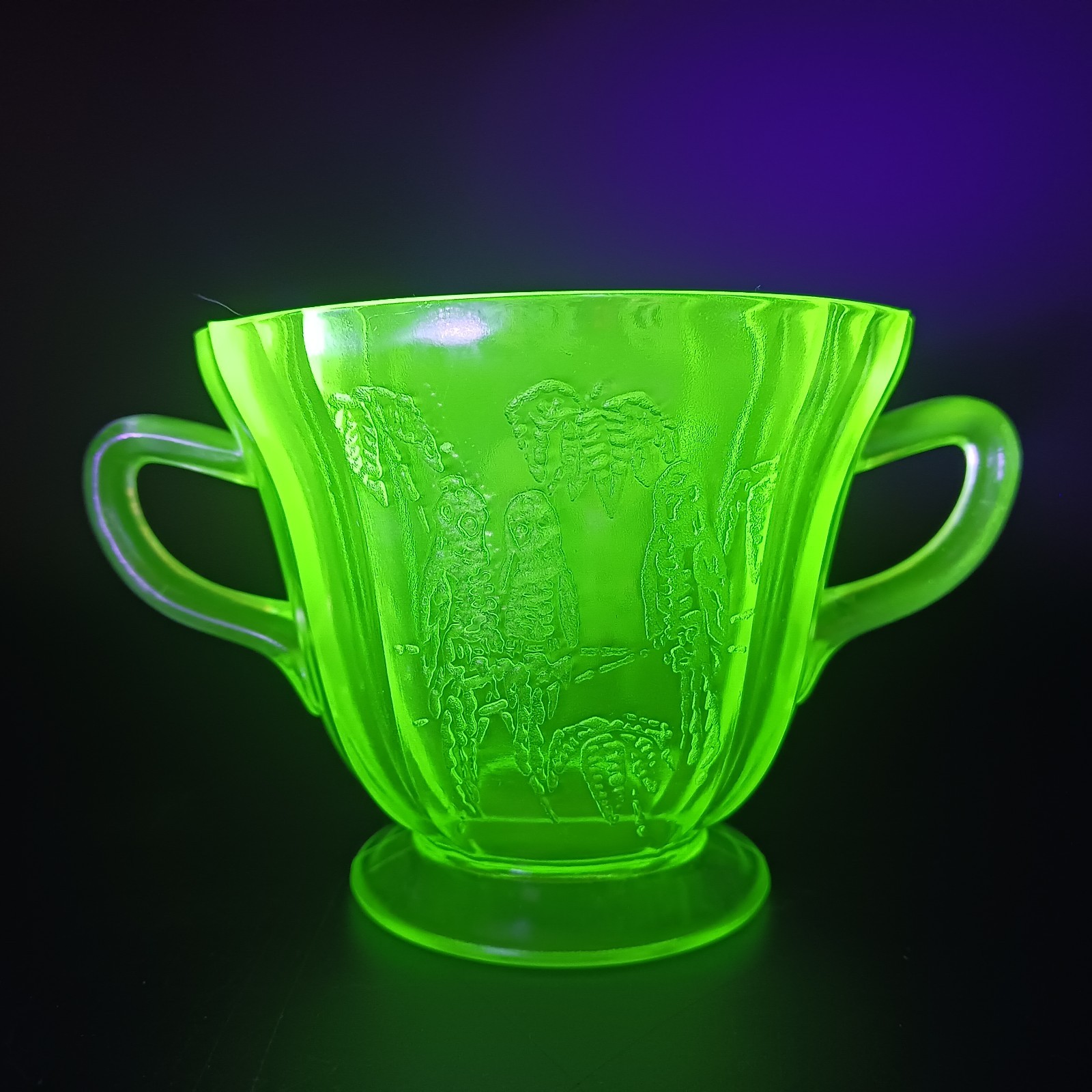 Federal Glass – Sylvan Parrot Green Uranium Depression Glass Sugar Bowl Antique