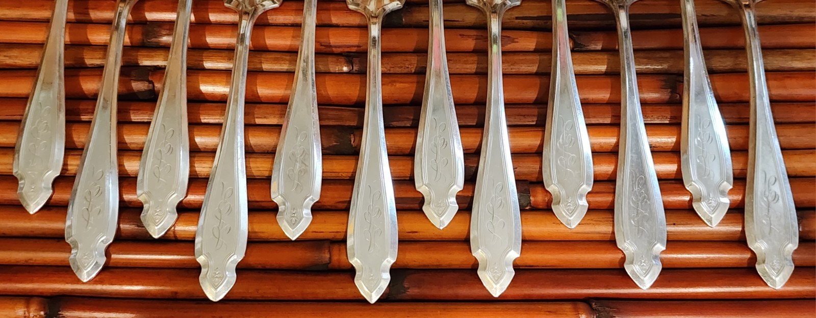 12 Heirloom Plate Cardinal Pattern Silverplate 7.5″ Forks Oneida MONOGRAM