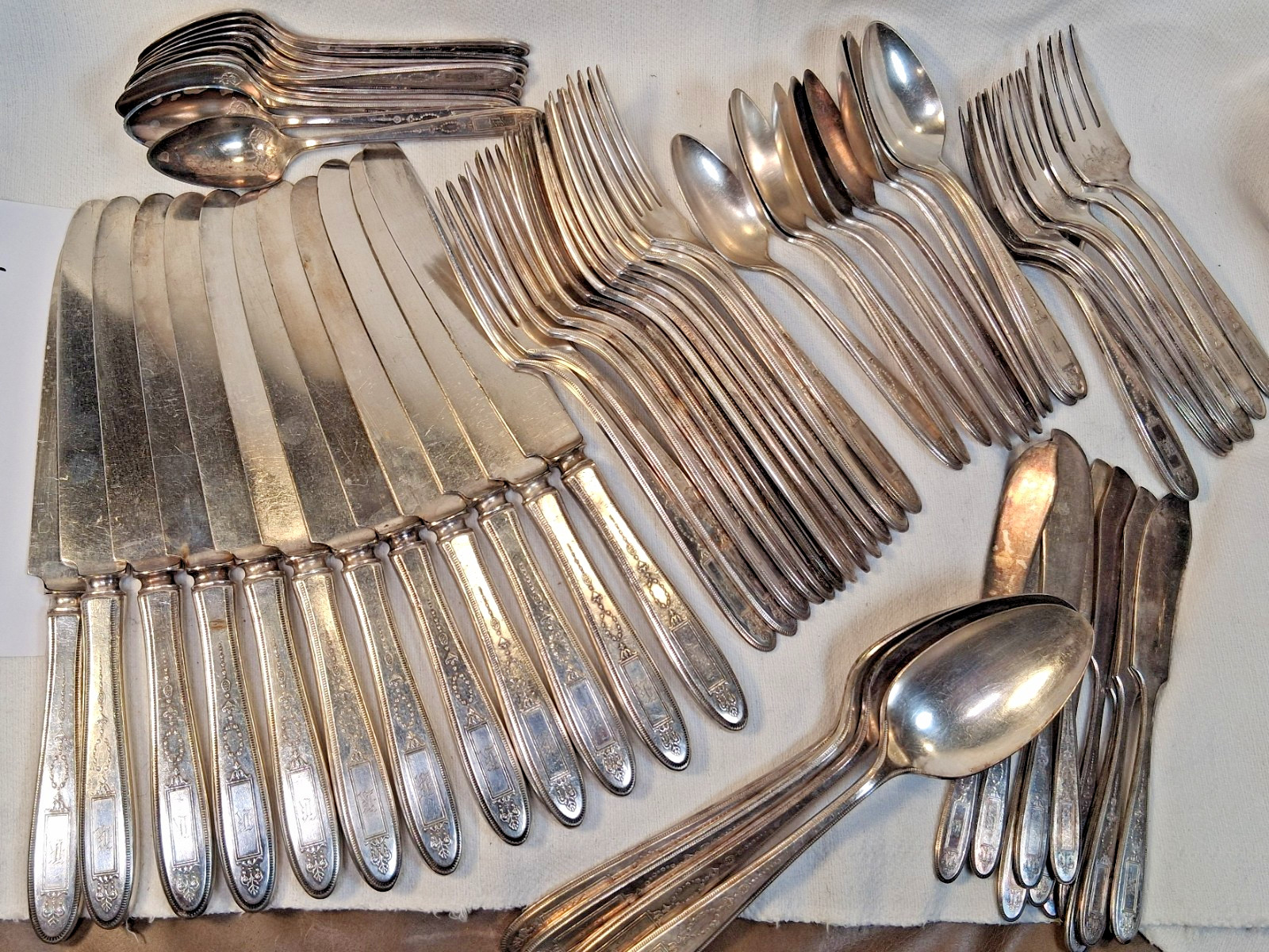 70pc Set Community Plate Grosvenor 1921 Pattern Flatware Silverplate Monogramed