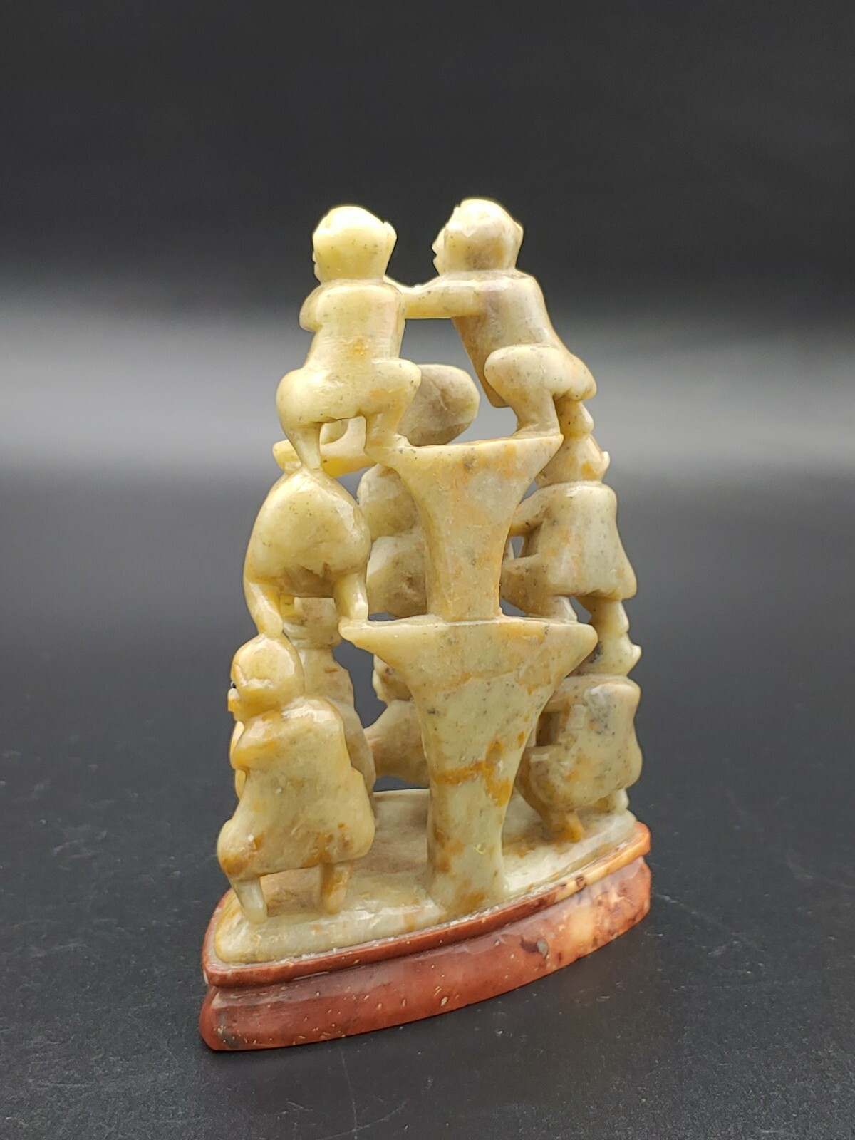 青田石雕像 群猴献瑞 Chinese Qingtian Stone Carved Monkey Stacking Dedicate Peach Figurine
