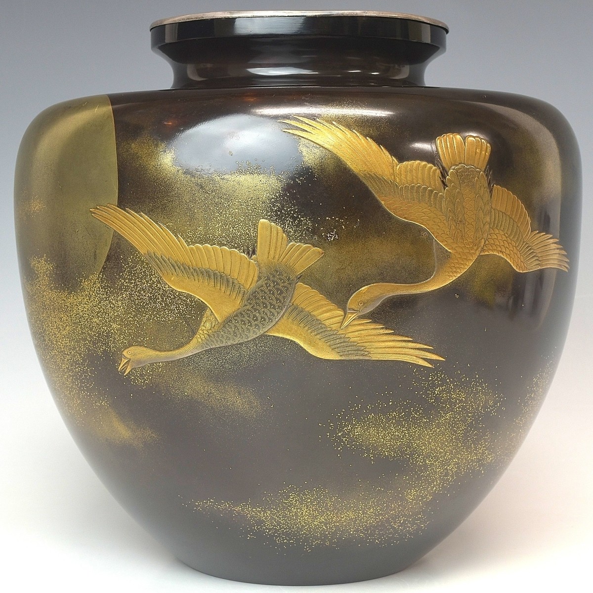 Vase with High-Quality Maki-e Bird Design by Zohiko, Antique H 27 × W 27cm Japan