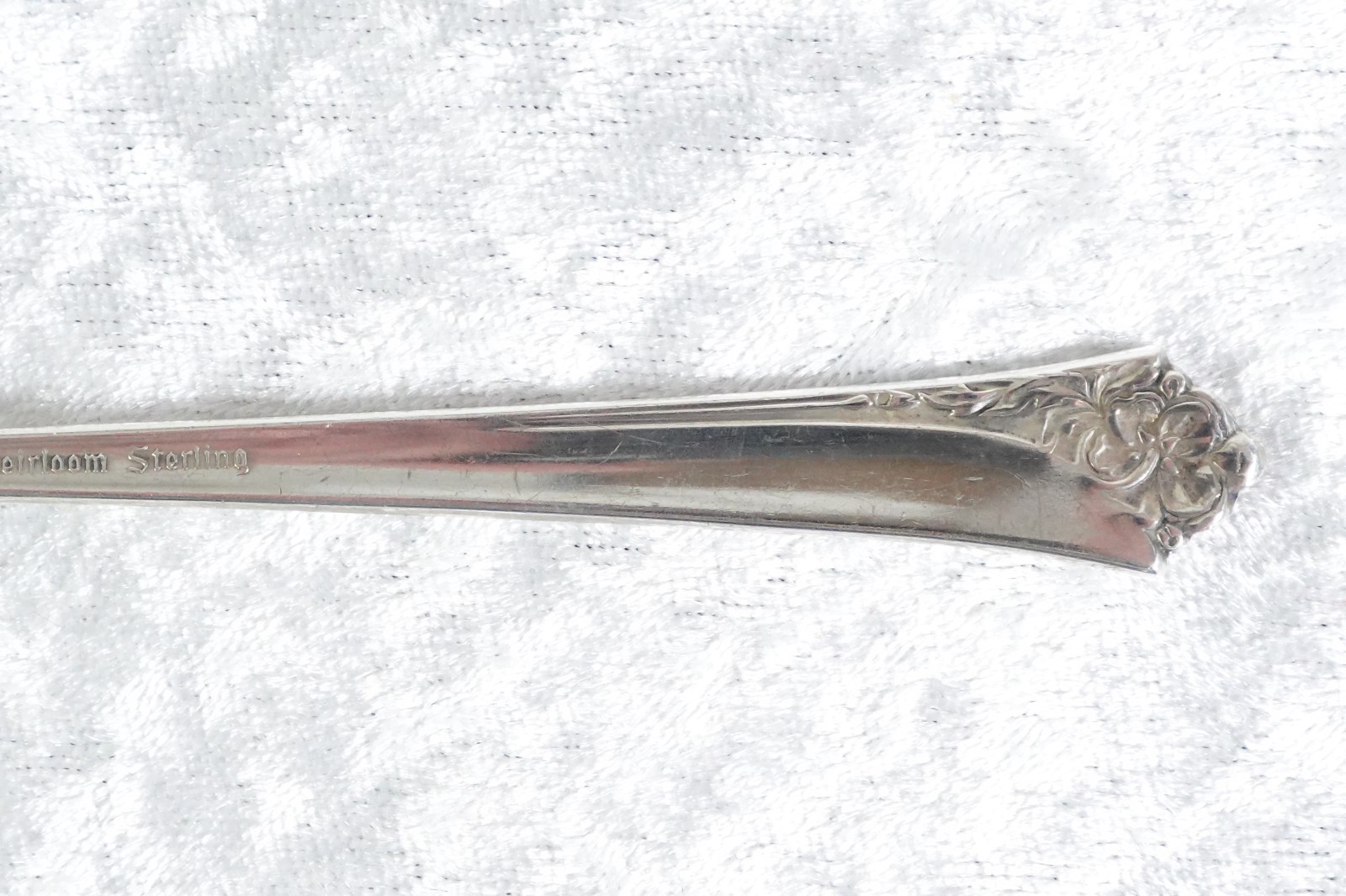Damask Rose Pattern Heirloom Sterling Lemon Fork 14 Gr Silver By Oneida 5 1/8″ L