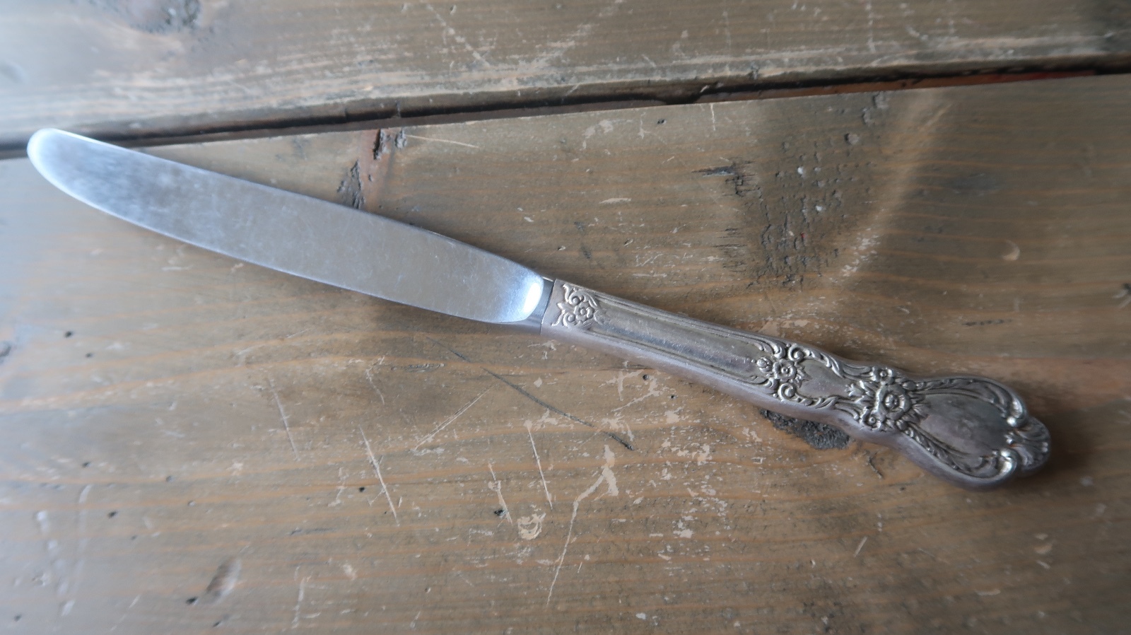 Vintage Rogers GRAND HERITAGE Hollow Handle Knife 9.25 inches