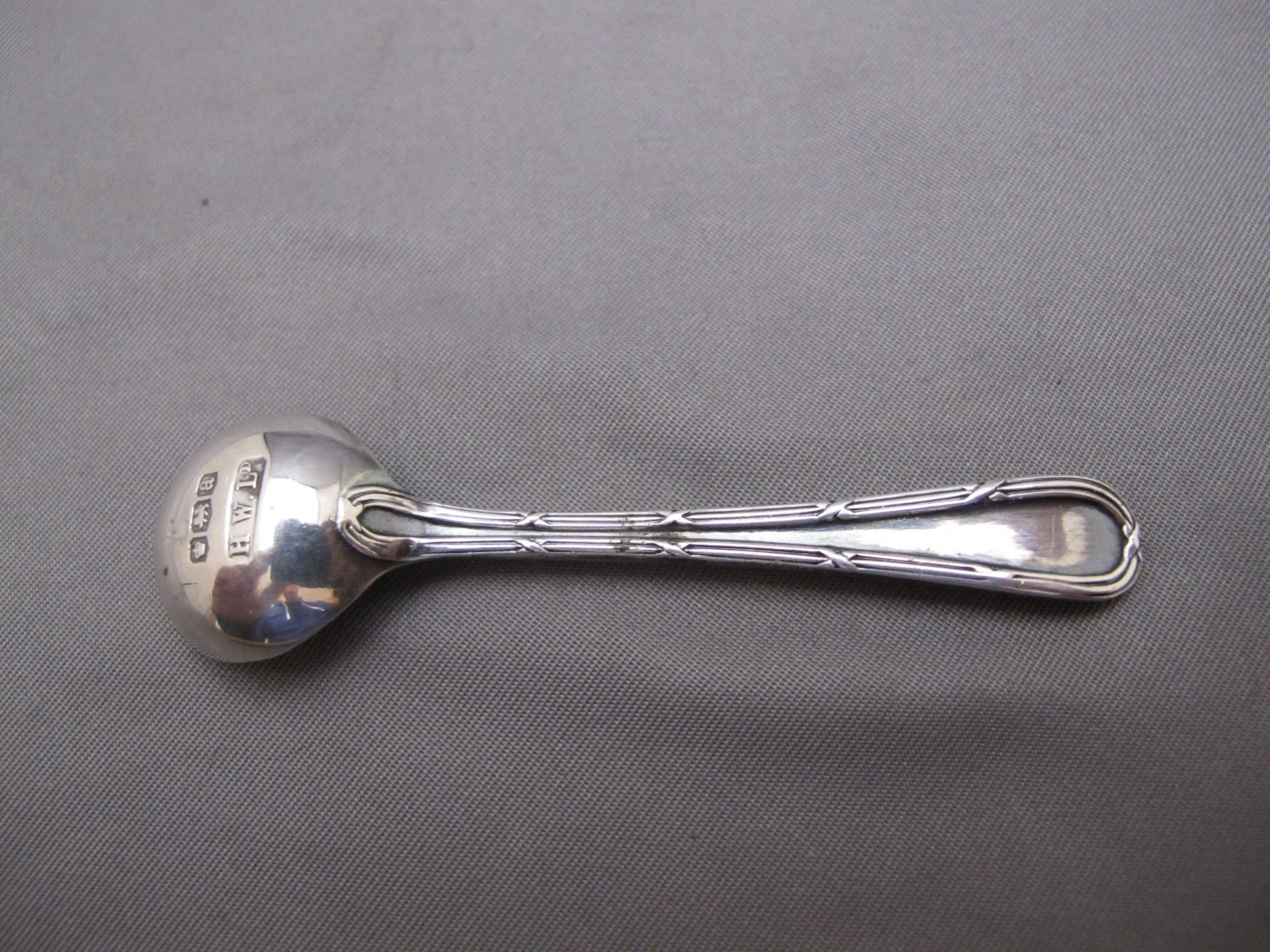 Good ENGLISH Sterling FASCINE Pattern INDIVIDUAL SALT SPOON-Wilkinson, 1918-19