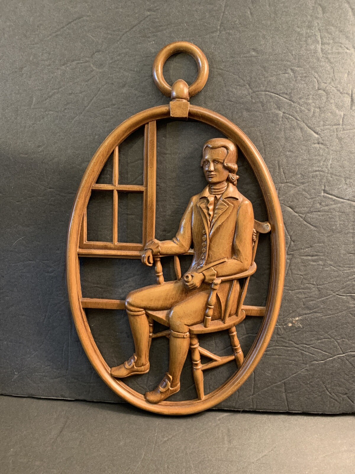 Vintage Syroco Inc. Colonial Man Smoking Pipe Wooden Oval Wall Hanging 3D Plaque