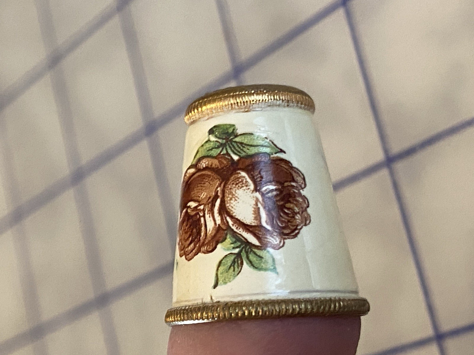 Antique Enamel Painted W Brick Red Roses Floral On Gold Colored Metal Thimble
