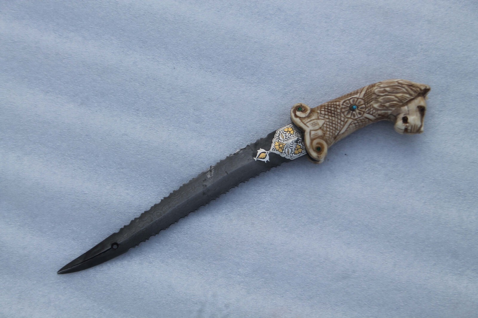old vintage lion head stone stud bone handle grip Gold & silver inlaid dagger