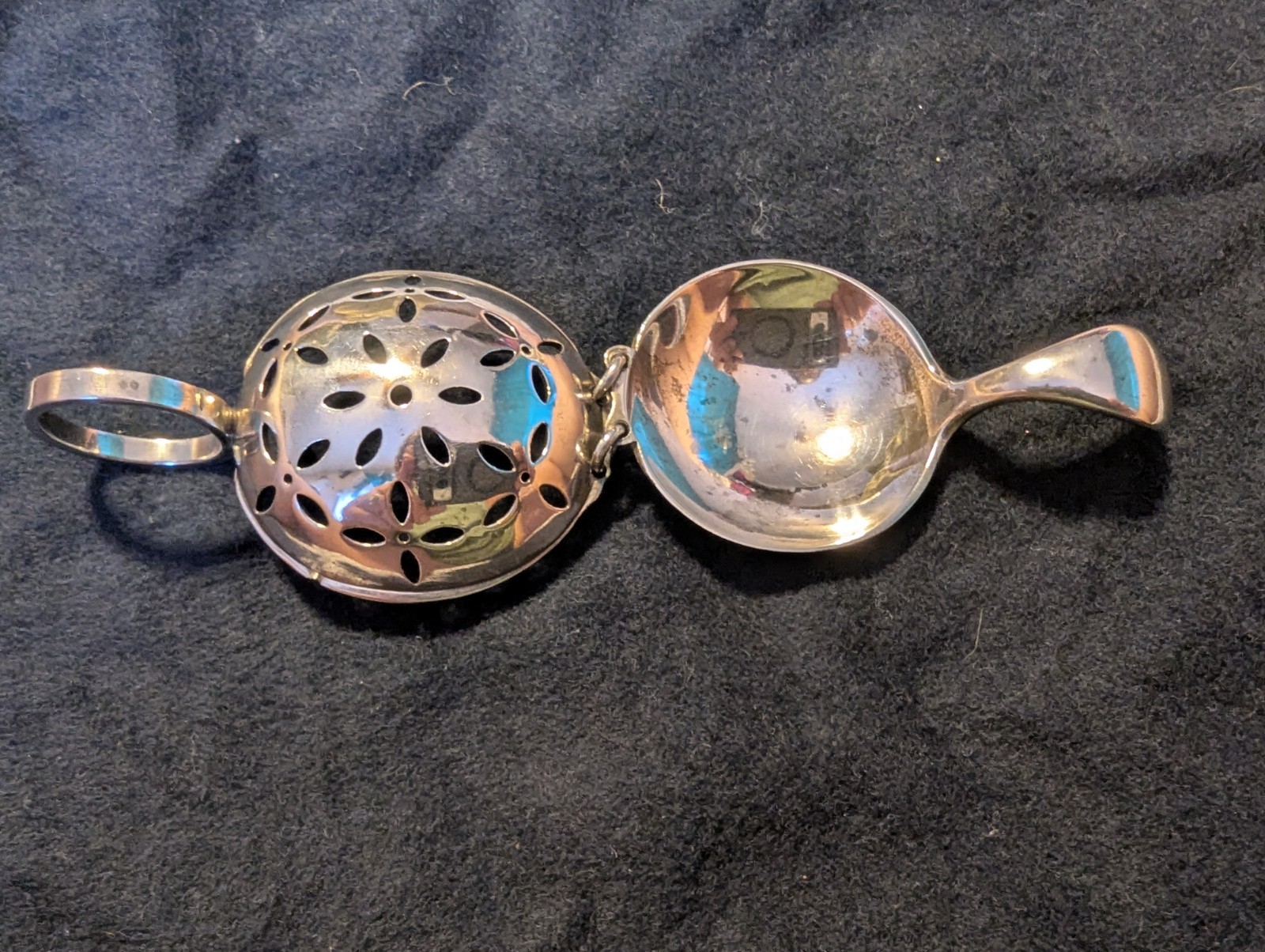 Sterling Silver Lunt Windsor Tea Strainer Caddy Spoon Attached