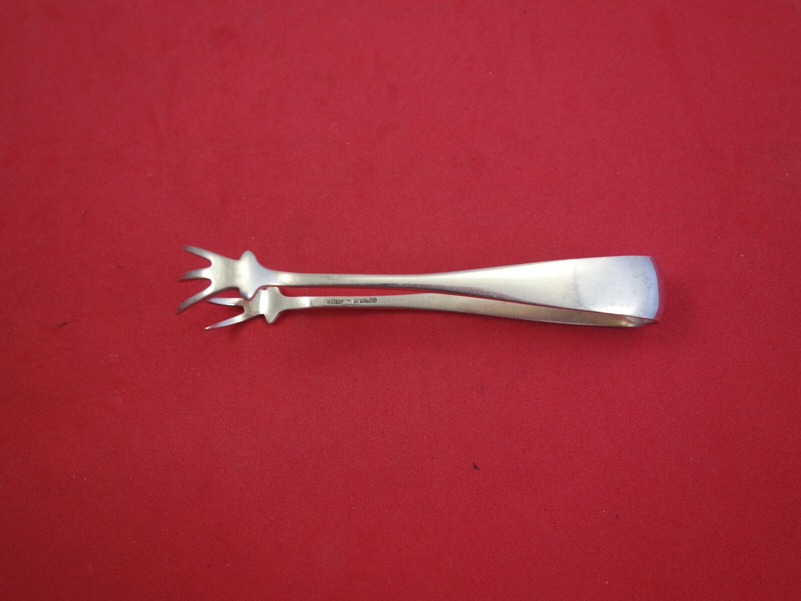 Old Maryland Plain by Kirk Sterling Silver Sugar Tong 4 3/8″