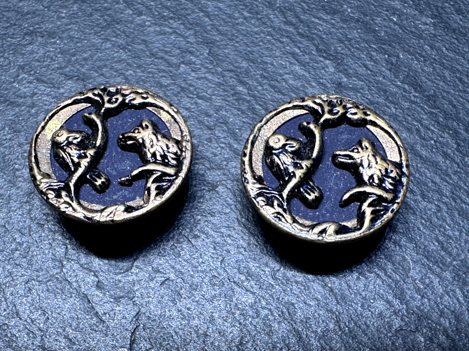 10 ANTIQUE? ROUND BRASS SHANK 14MM BUTTONS : FOX OR WOLF & BIRD IN TREE