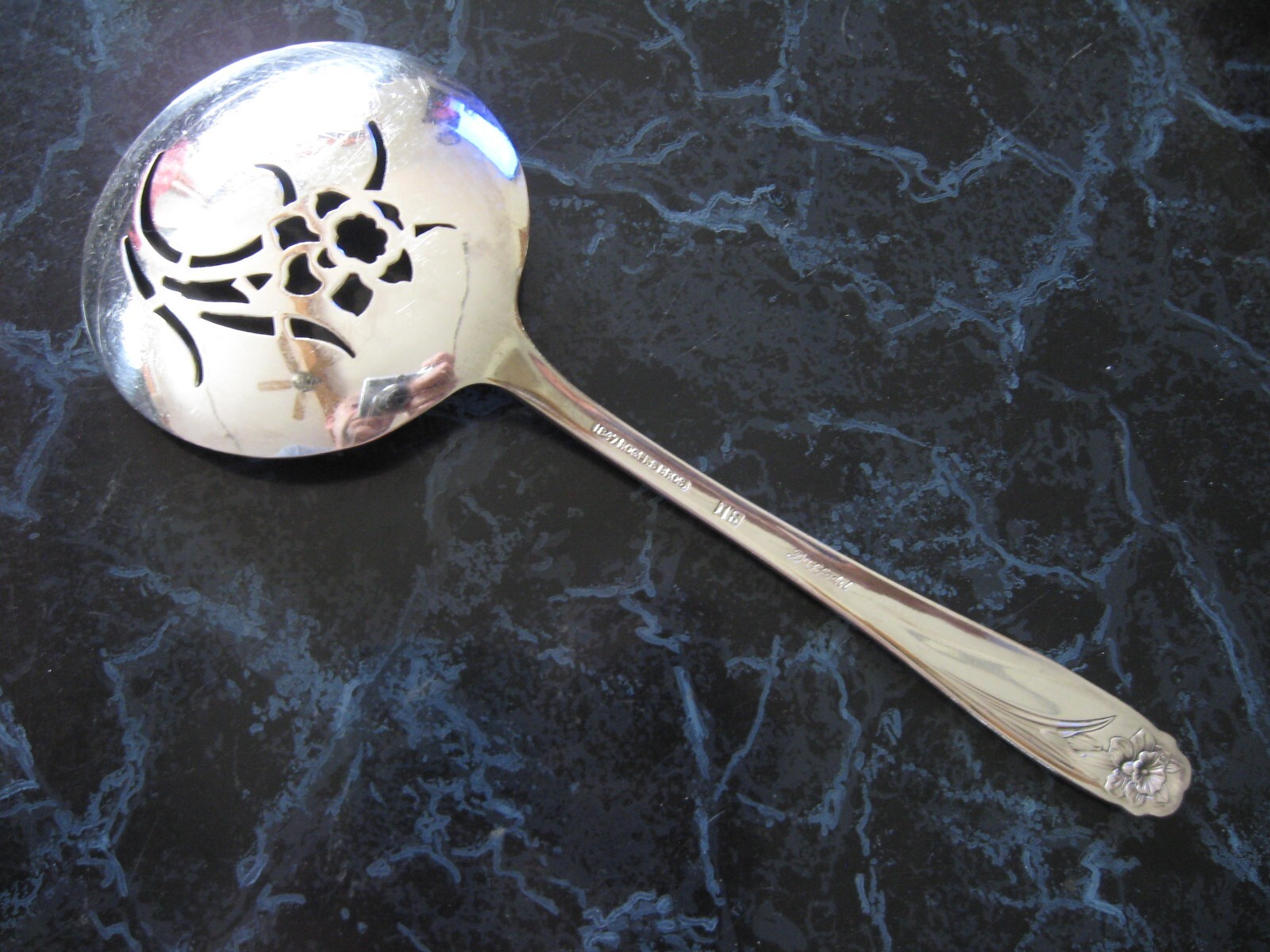 DAFFODIL Tomato Server 1847 Rogers Silverplate 1950 NoMono 7-1/2″