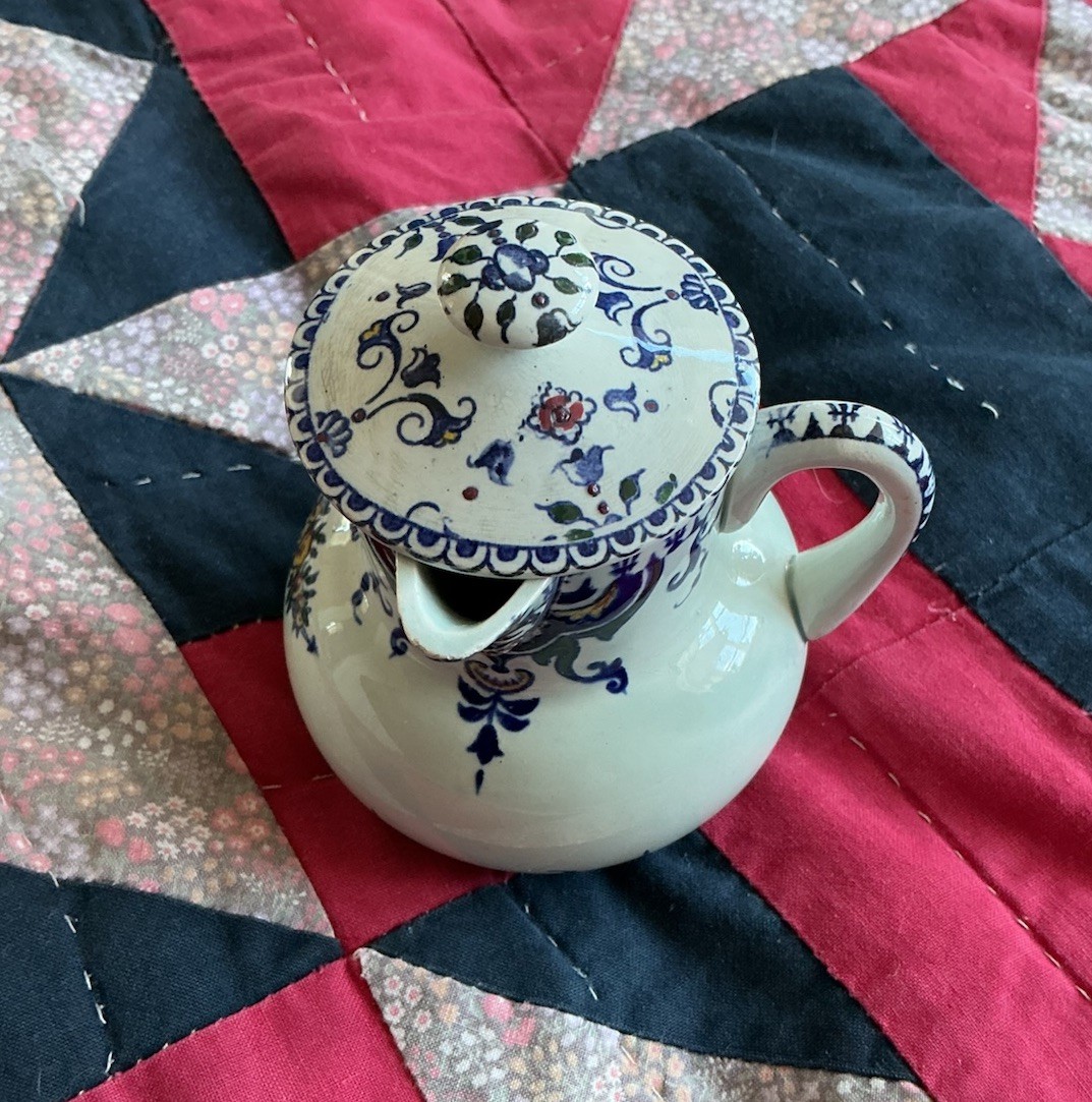 GIEN Faience 9cm Chocolate Water Cream POT 1860 -1871 Paris France Antique