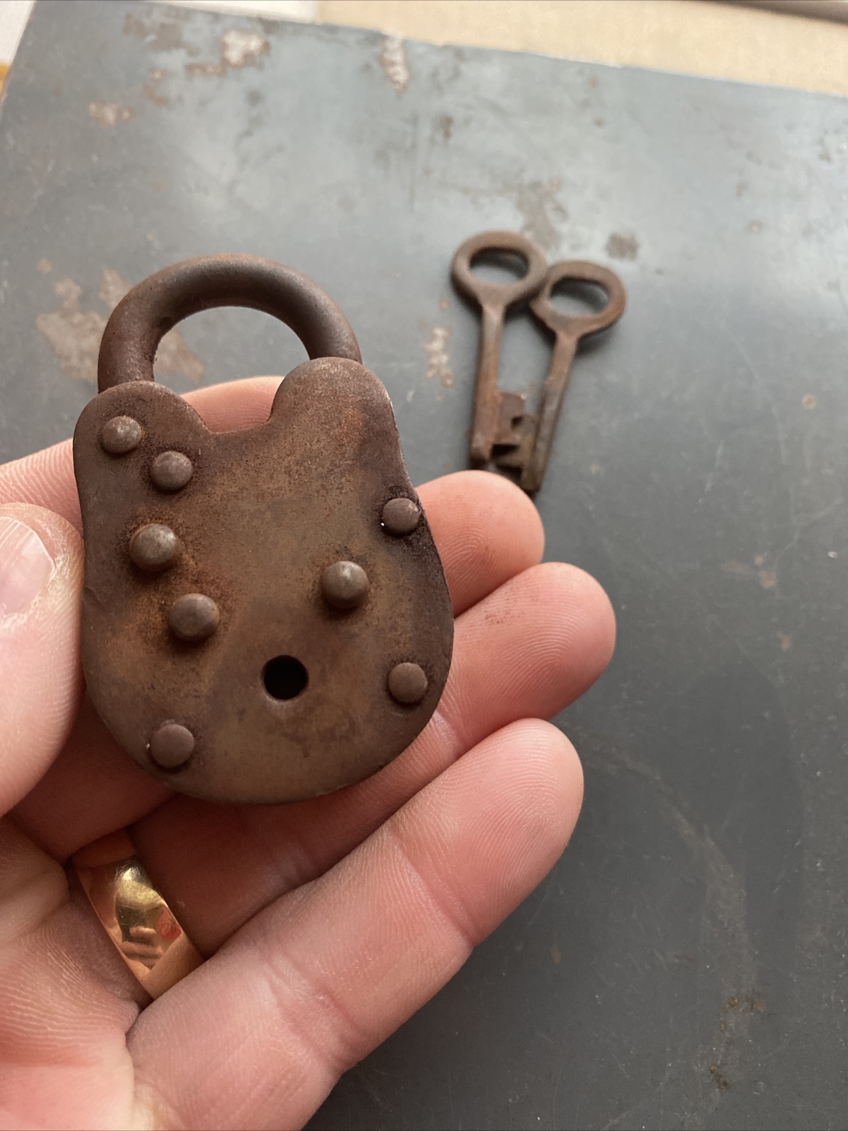 Winchester Lock Padlock Key x2 Set Yellowstone Cowboy Rodeo Wild West Home Decor