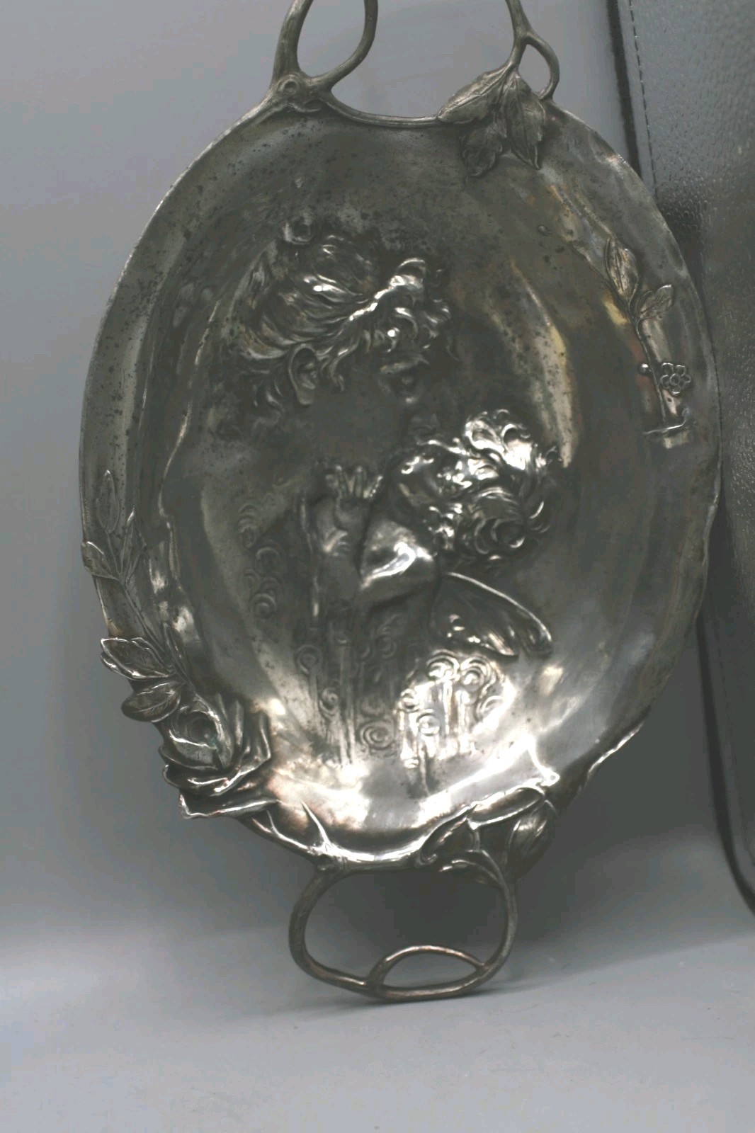 ART NOUVEAU BOWL KISSED AWAKE BY CUPID FOOTED SERVING BOWL P19