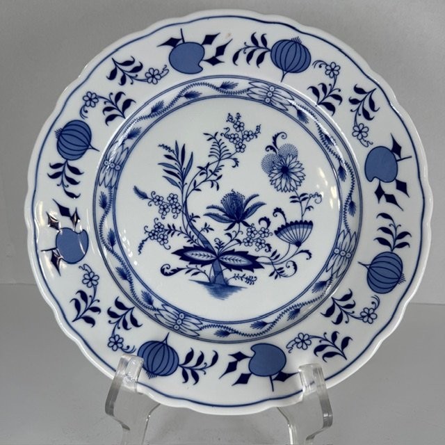 Bavaria Germany Onion Pattern Dinner Plate Blue White Scalloped Edge