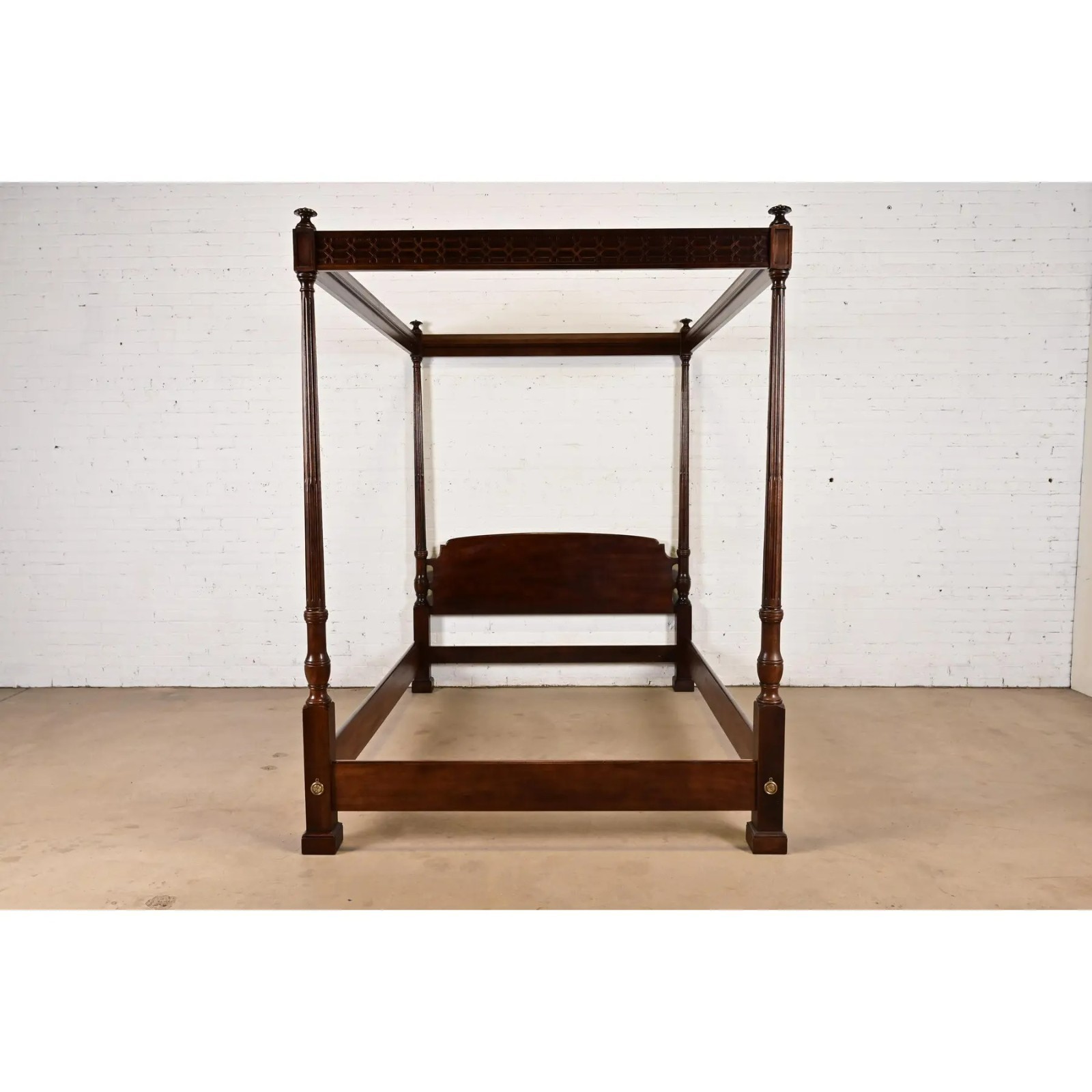 Henredon Georgian Carved Mahogany Four-Poster Queen Size Canopy Bed