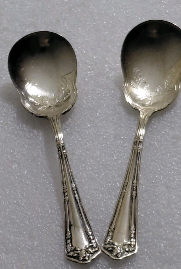 Pair Of 1913 W .M .Rogers & Sons Silverplated Fair Oak 6″ Berry Sugar Spoons