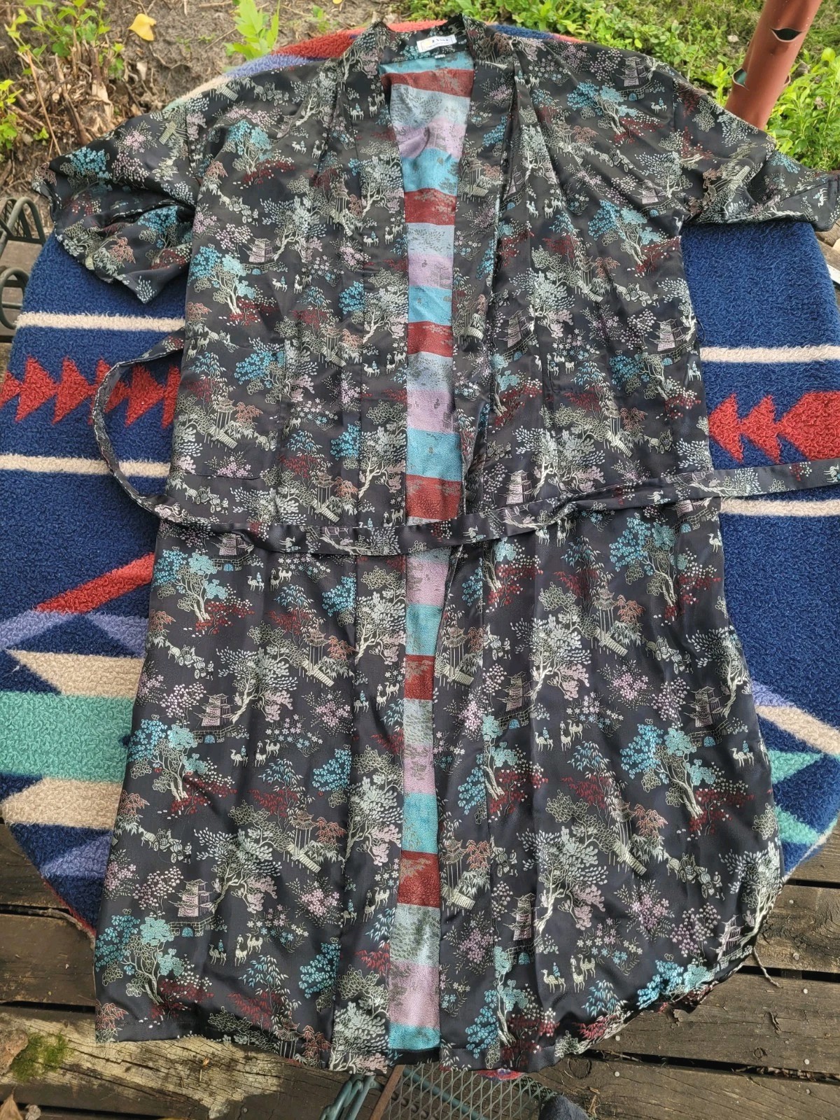 Vintage Esme Women’s Chinese Silk Embroidered Robe Kimono Black Floral Rayon