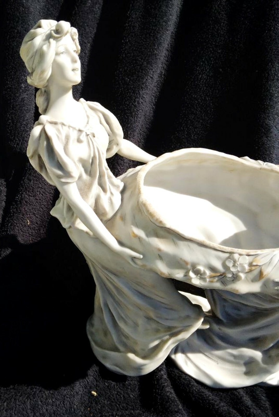 ANTIQUE ROYAL DUX PORCELAIN FIGURES – LG MASTER CENTER BOWL Women w Clam Shell